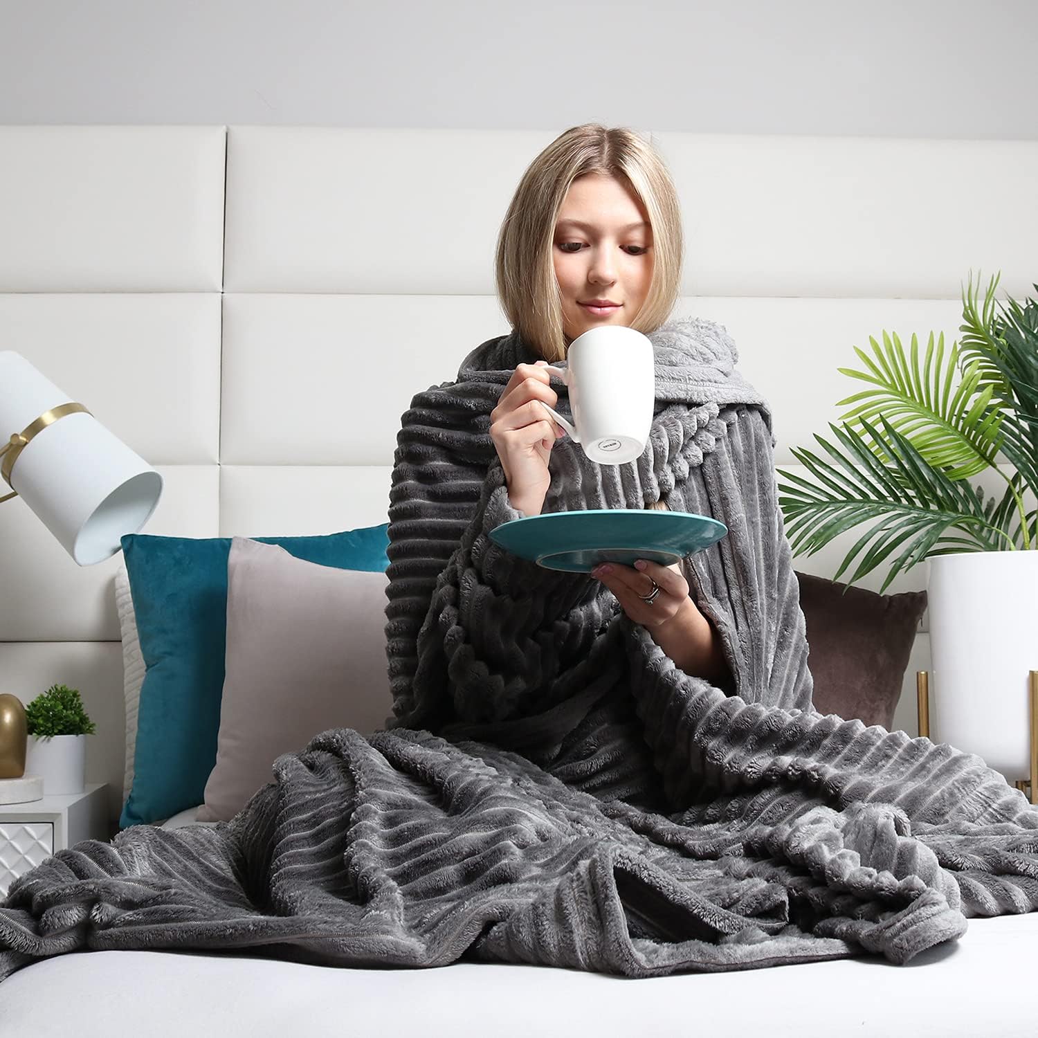 Clara Clark Cut Plush Blanket - Queen Size - Lightweight Super Soft Fuzzy Luxury Bed Blanket for Bed - Machine Washable - (90x90) (Dark Grey)