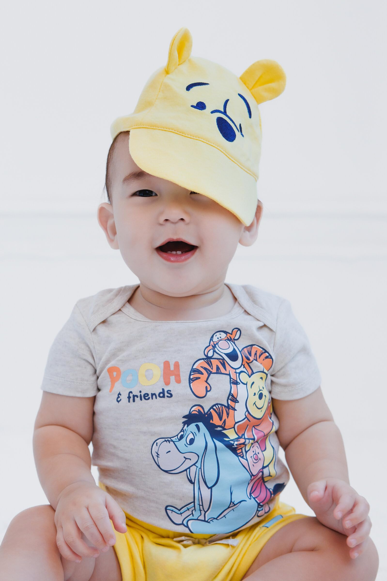Disney Pixar 3-teiliges Baby-Set mit Overall, Shorts und Baseballkappe, Größen von Neugeborenen bis Kleinkindern (Neugeborene – 24 Monate)