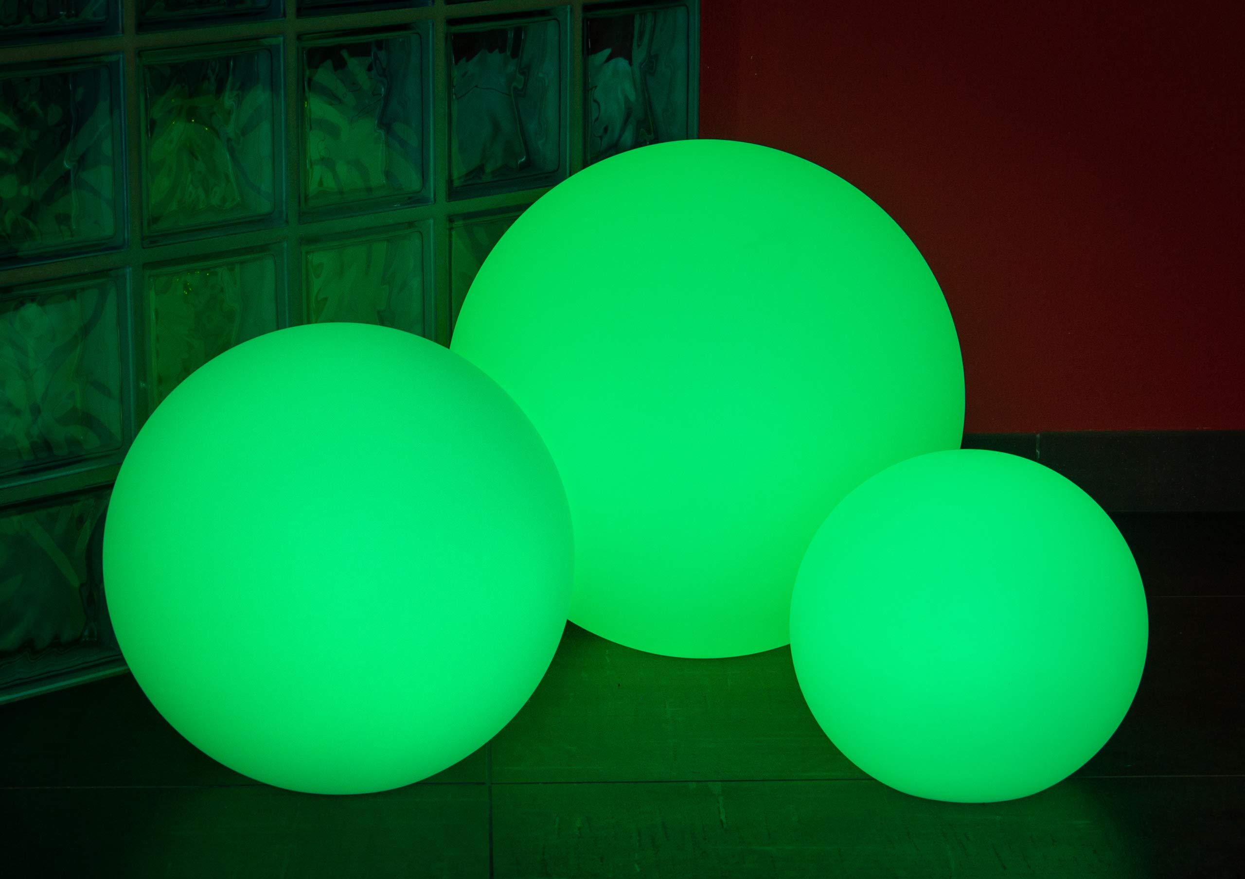 Led Kugel Garten Kugellampe Kugelleuchte Aussen 30 cm 16 Farben Aufladbar mit Akku und Fernbedienung Leuchtkugel Outdoor Lichtkugel PE-Kunststoff Wasserdicht IP65
