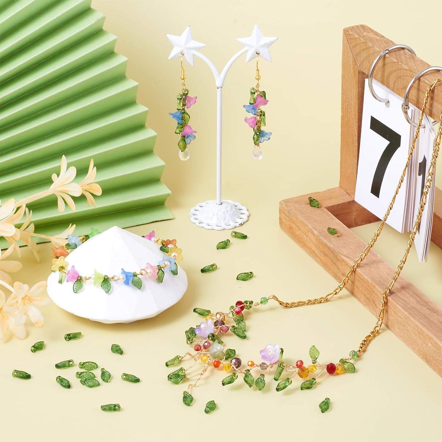 Craftdady Green Leaf Charms Transparent Acrylic Leaves Pendants Leaf Shape Bead Charms Bulk Small Cute Leaf Pendants for DIY Crafts Jewelry Making - Image 3