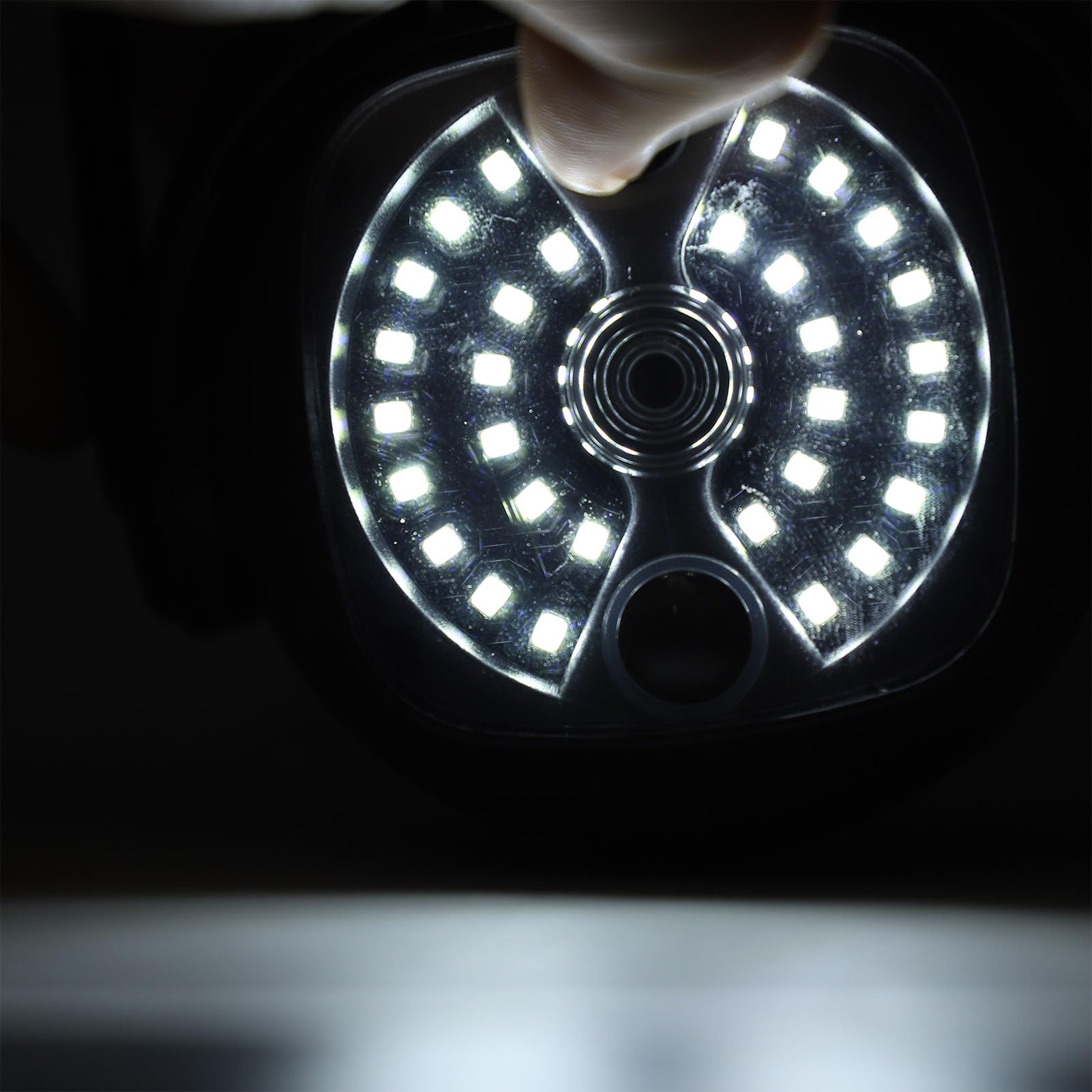 Telecamera Fittizia con Luci Solari, Luci Solari con Sensore di Movimento Esterno da 300 Lm 3 modalità, Telecamera di Sicurezza Finta Impermeabile Alimentata Ad Energia Solare