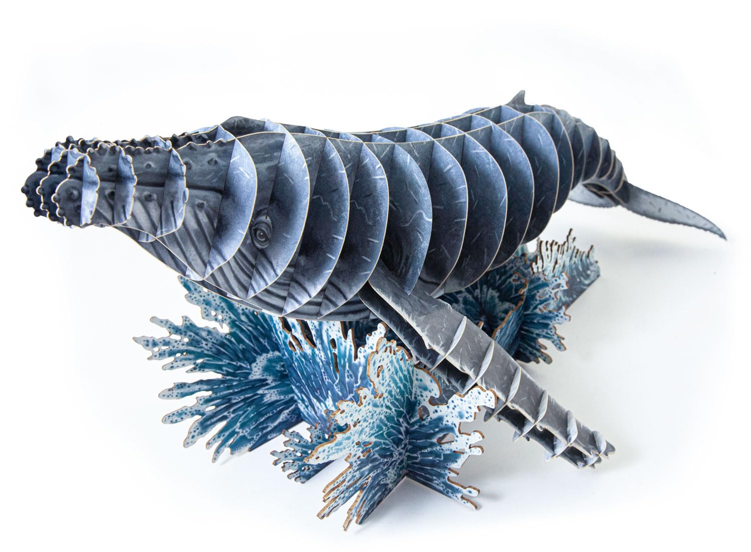 Gespänsterwald® Steckfigur, 3D Modellbau Bastelset, Tierfigur zum Basteln & Aufstellen mit Anleitung | Tiere aus Karton & Holzpappe | für Kinder ab 10 Jahre (Buckelwal)