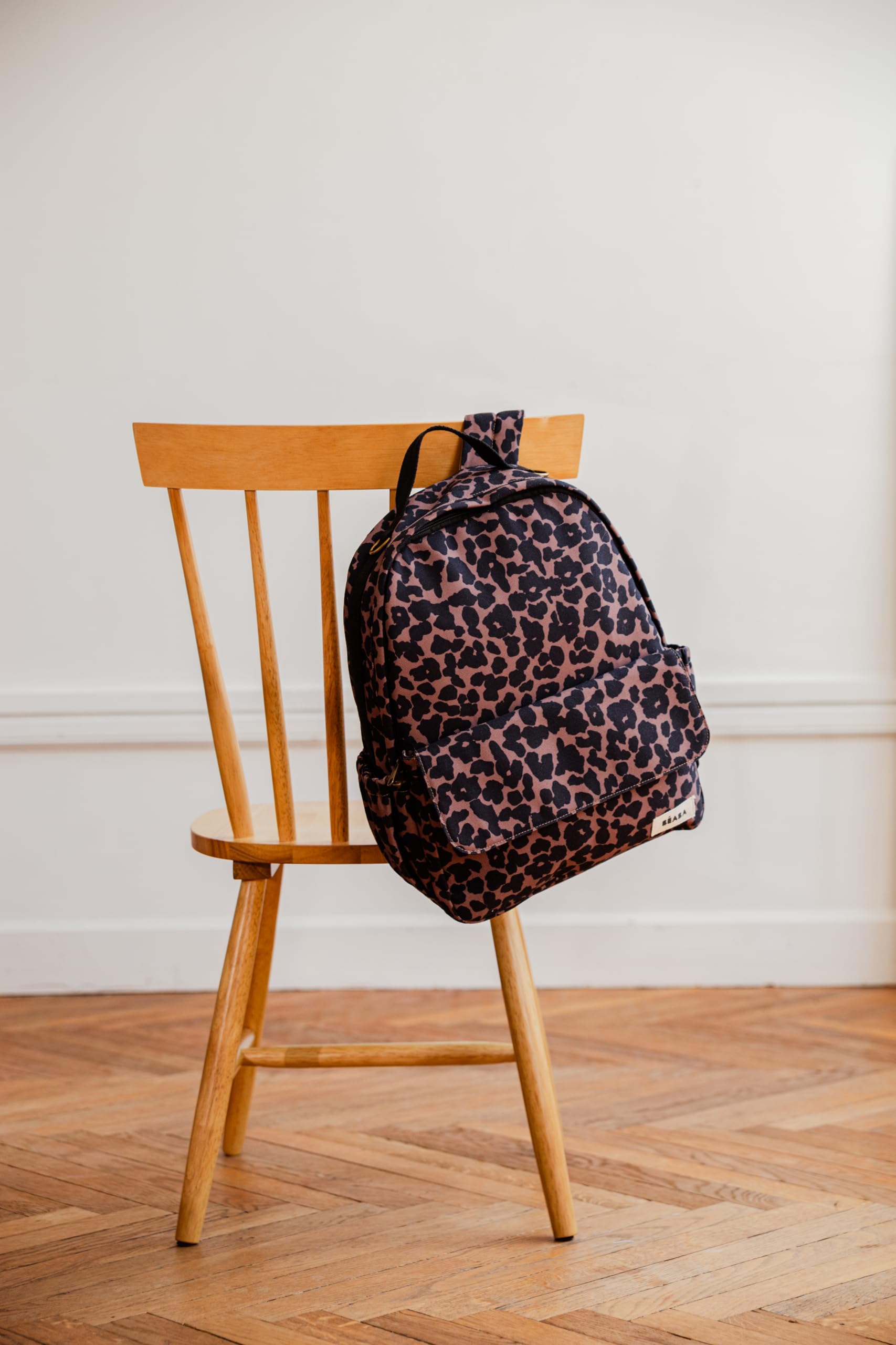 BEABA, Sac à Dos à Langer Tokyo 21L – Sac à Langer Bébé Maman Papa, Format Mains Libres, 9 Poches, Poche Isotherme, Attache Poussette, Tapis à Langer Matelassé, Textile Déperlant, Léopard