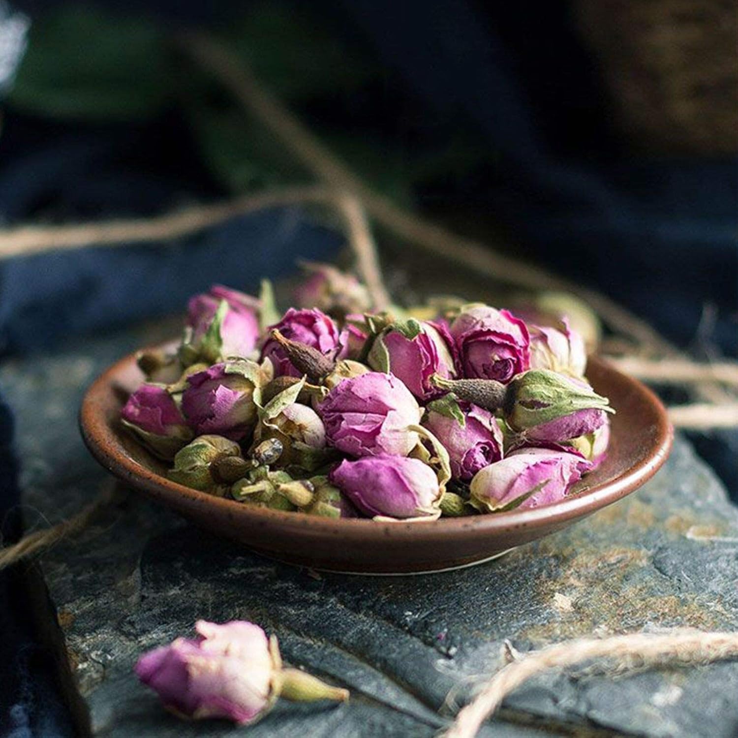 1kg Premium Speisepflanzen-Rosenknospen - Infusion aus getrockneten Atlas-Rosenblättern - Süßer und blumiger Geschmack und Aroma - 100% natürlich, rein und ohne Zusatzstoffe | TazarinLtd