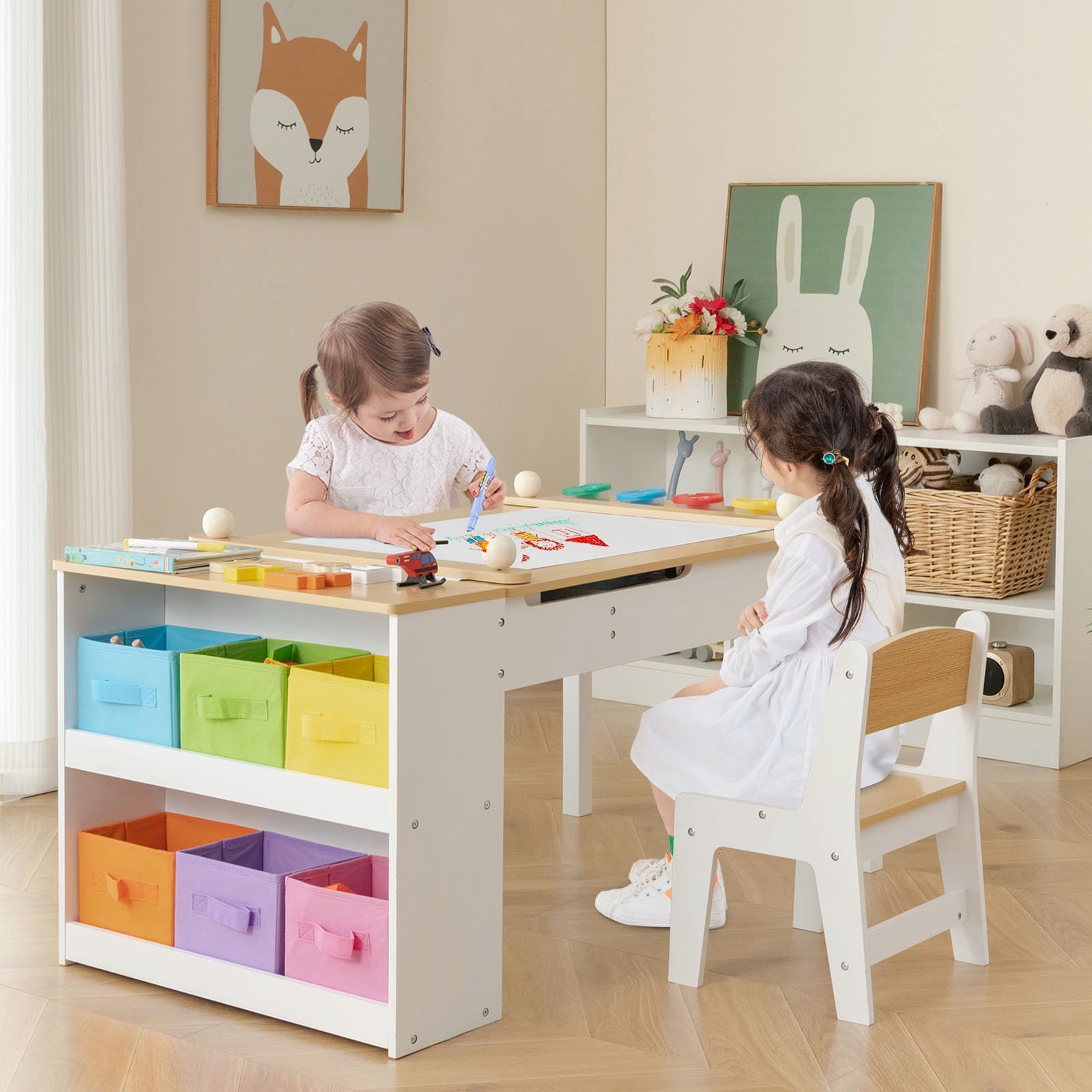 LIFEZEAL Tavolino Bambini, 3 Pezzi in Legno, Tavolo per Bambini con Sedie, Tavolo Artistico, con Piano Sollevabile, Rullo di Carta, Vaschette per Vernici e 6 Contenitori, per Bimbi 3 Anni + (colorate)