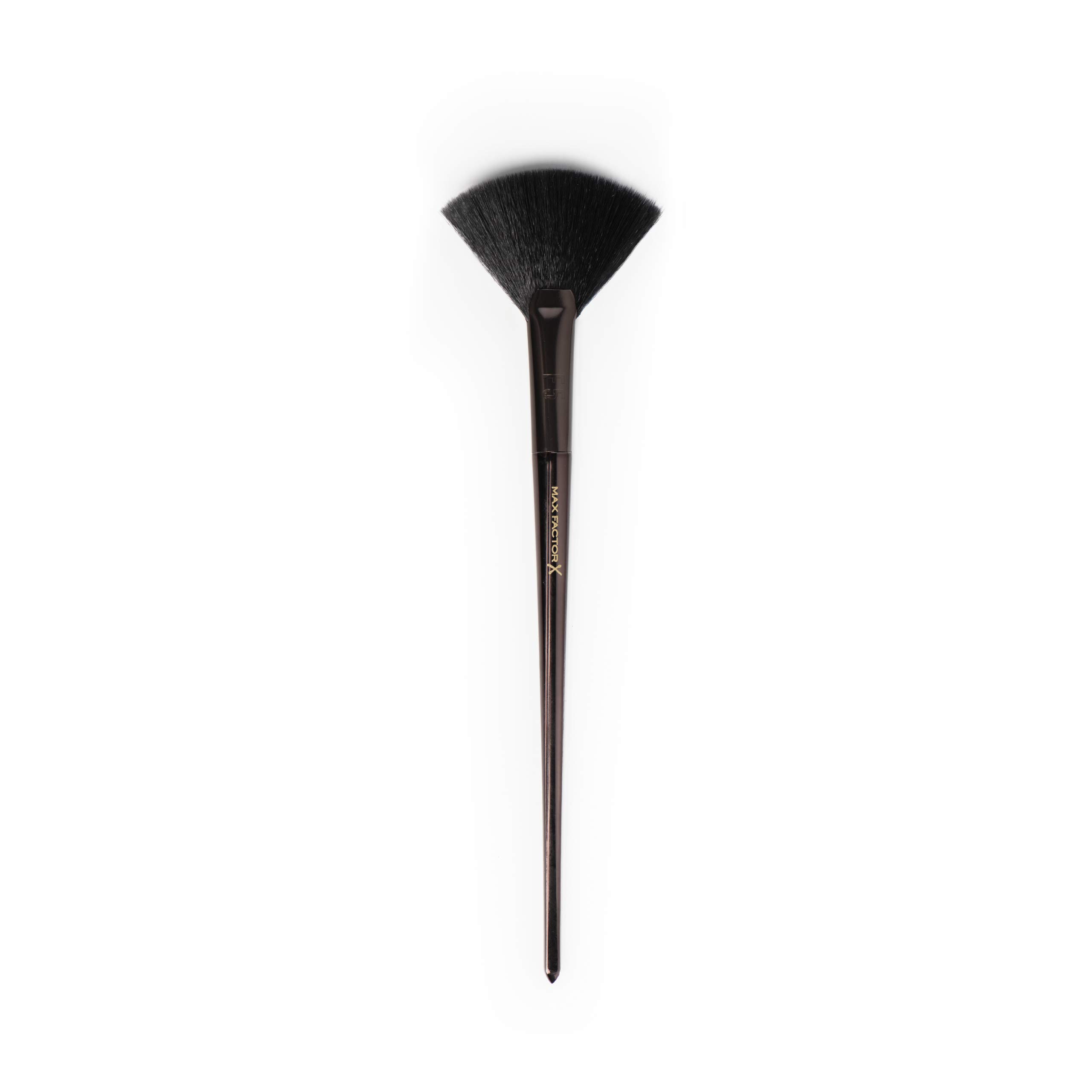 Max Factor Pro Fan Brush F5 By Mashael Ajeel
