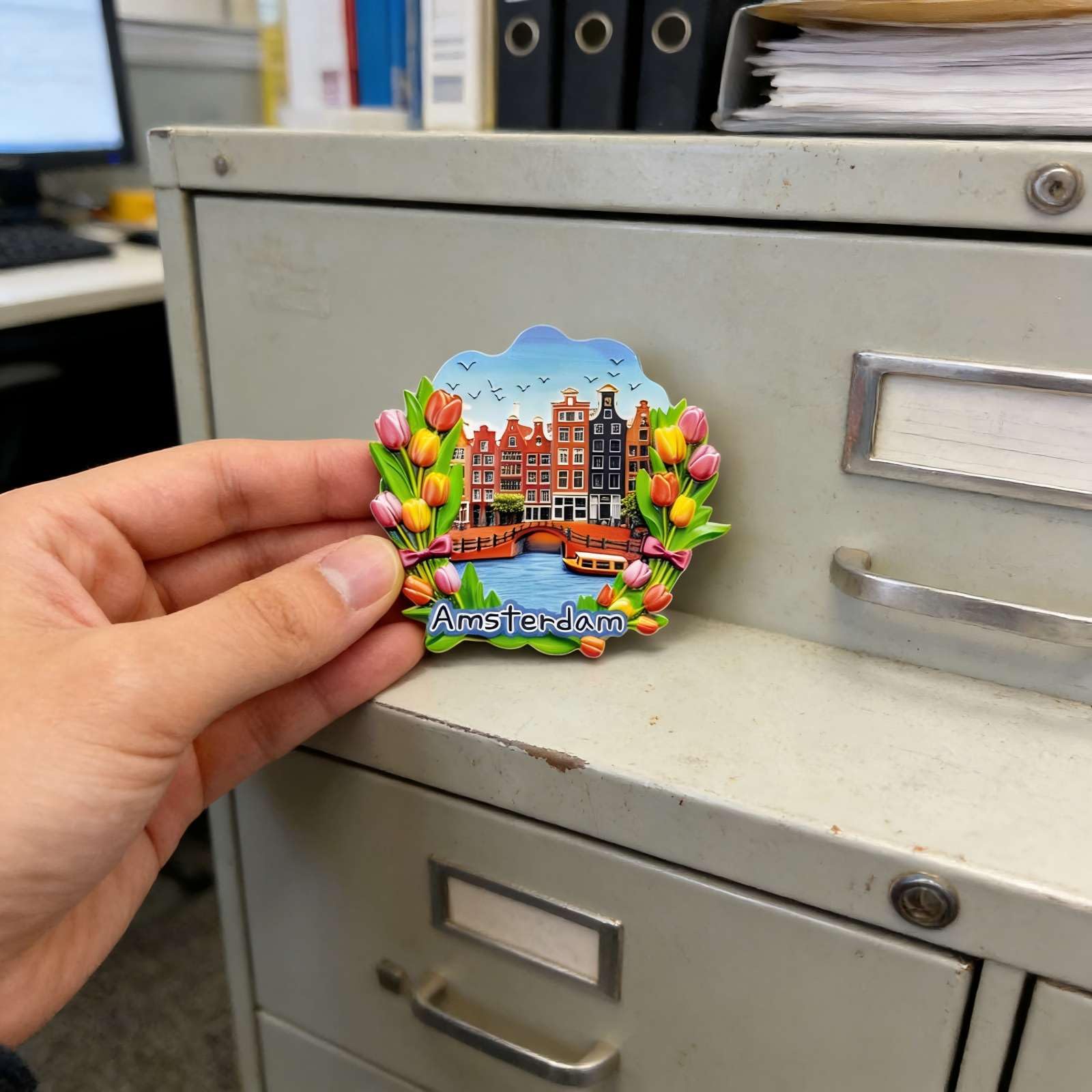 Amsterdam - Imán de resina 3D para nevera, diseño de casas de canal con marco de tulipán vibrante, recuerdo de viaje de los Países Bajos, bonita decoración de cocina única, 3.15 x 2.95