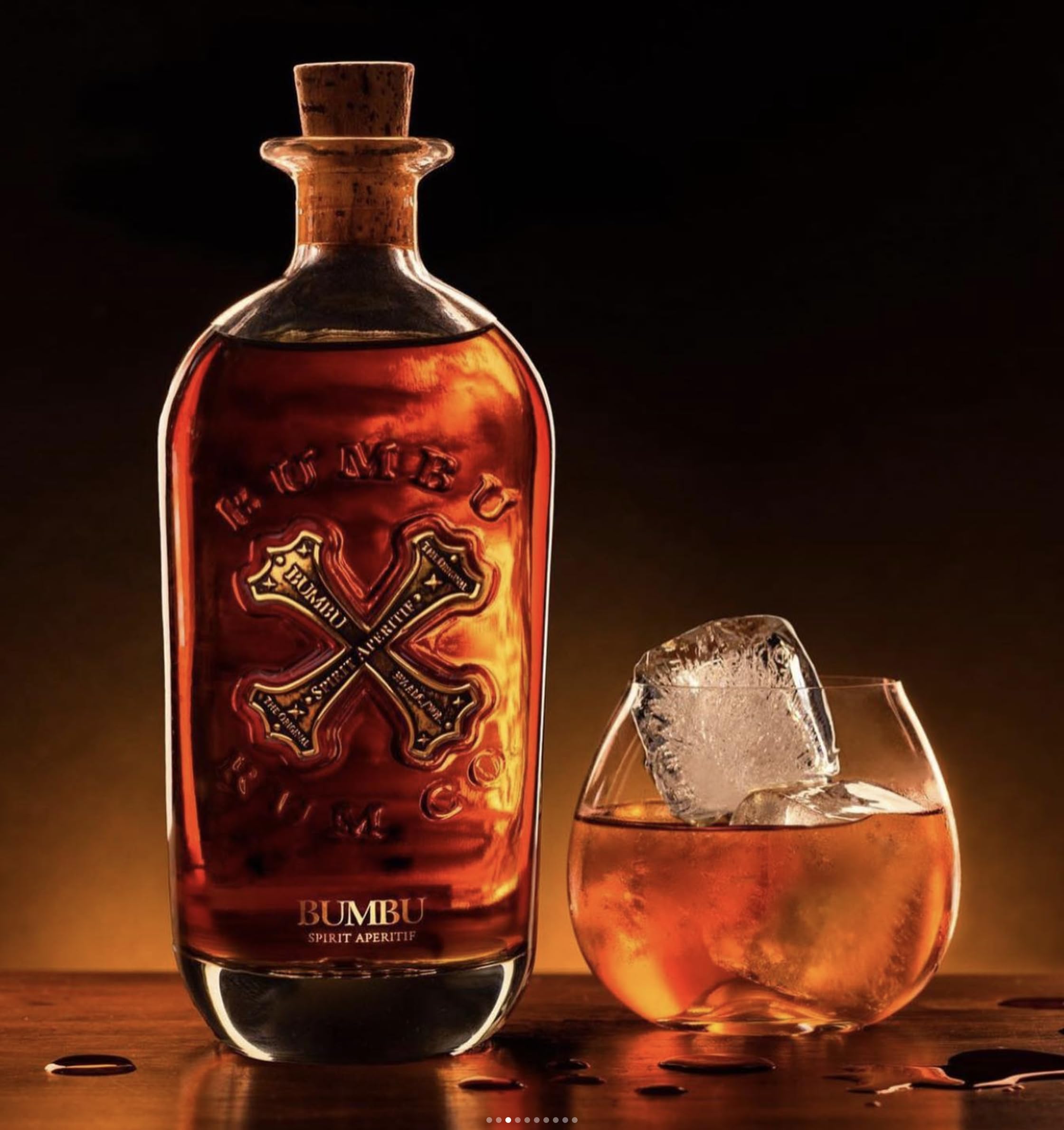 BUMBU The Original, Craft Rum Flavour Spirit, Bourbon-Fass gereift, für Cocktails oder auf Eis, karibischer Rum in der 0,7 Liter Flasche, 40% Vol