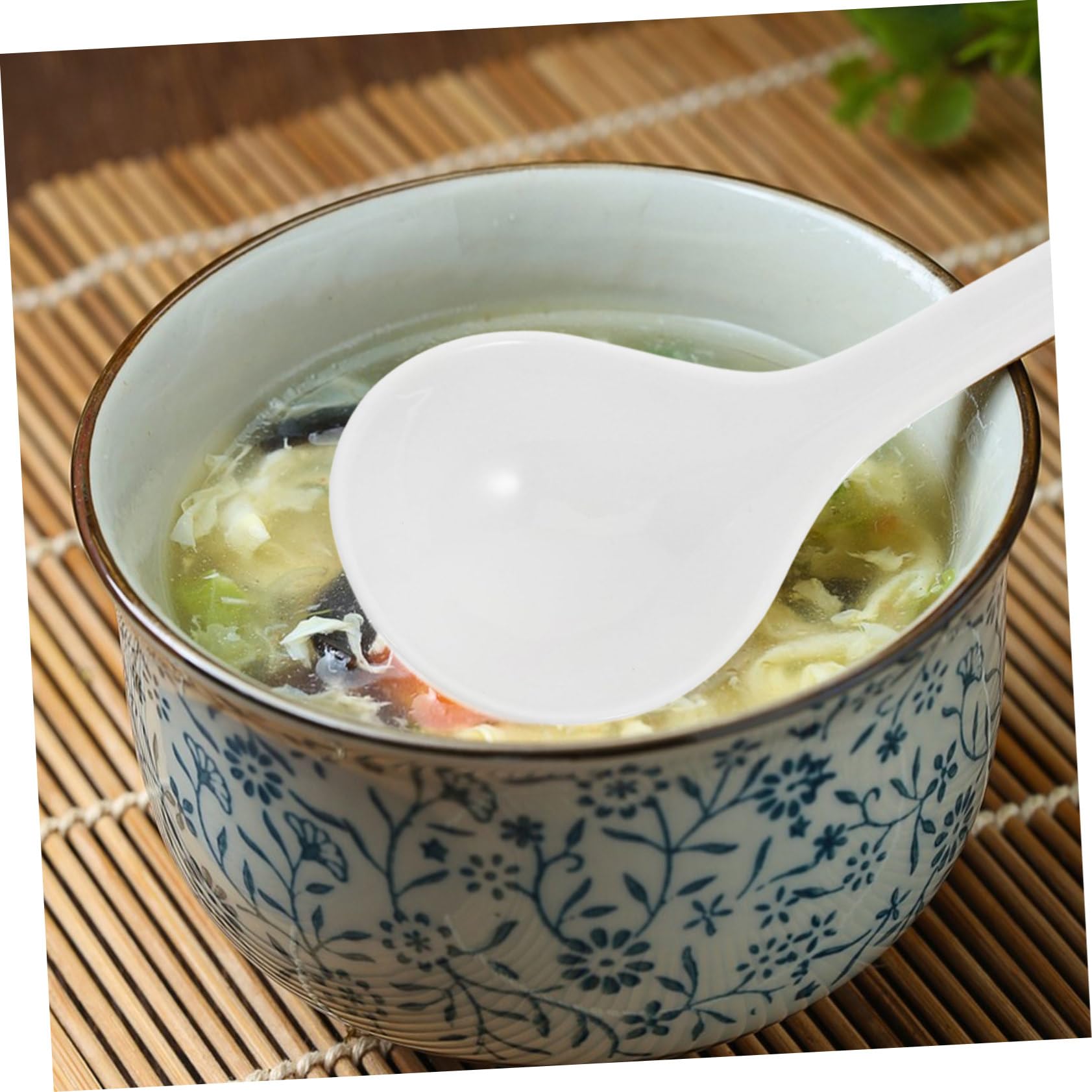 SOLUSTRE Mestolo da Zuppa in Porcellana Bianco da 10,6 Pollici, Impugnatura Comoda, Resistente a Microonde, per Servire Zuppe e Miso in Cucina