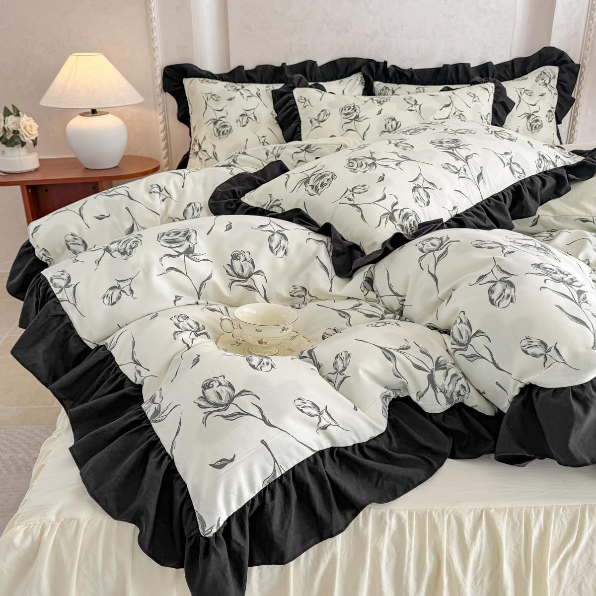 White Duvet Cover Full Size, Reversible Floral Duvet Cover Set with Zipper Closure, 3 Pieces Black Ruffle Soft Microfiber Bedding Set with 4 Ties (79"x90", 2 Pillow Cases)