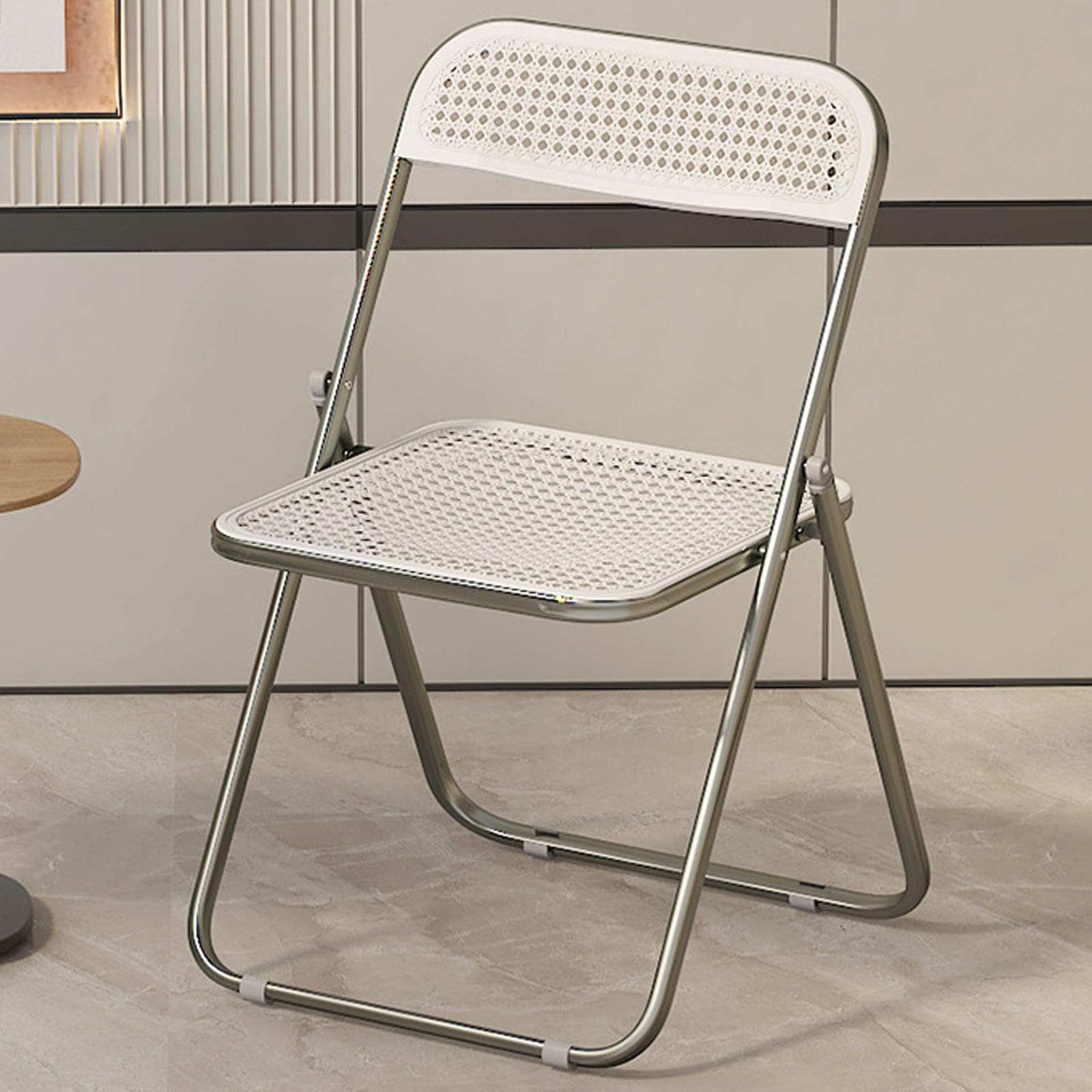 Chaise portable et empilable pour optimiser le manque de place