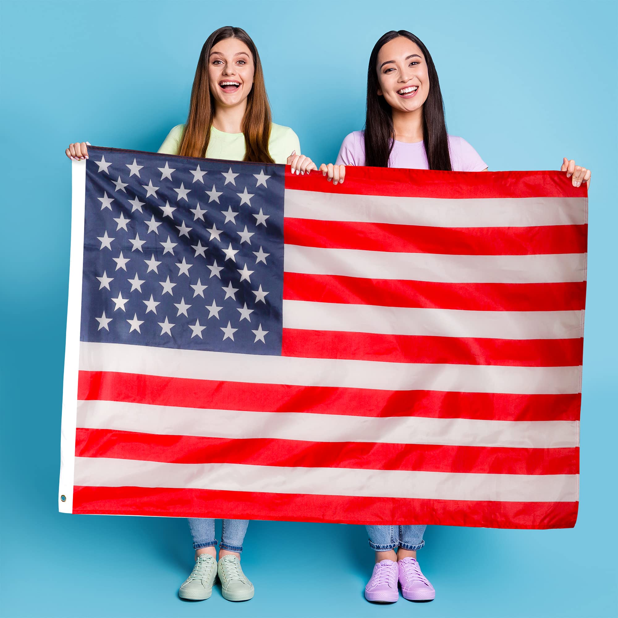 Banderas De Estados Unidos Guirnalda De Banderin Con Banderas Americanas.  Guirnalda Del Empavado Para El 4 De Julio, Día De La Independencia De Tados  Unidos. Plantilla De Borde Con Pacio De Copia., image size:2000x2000