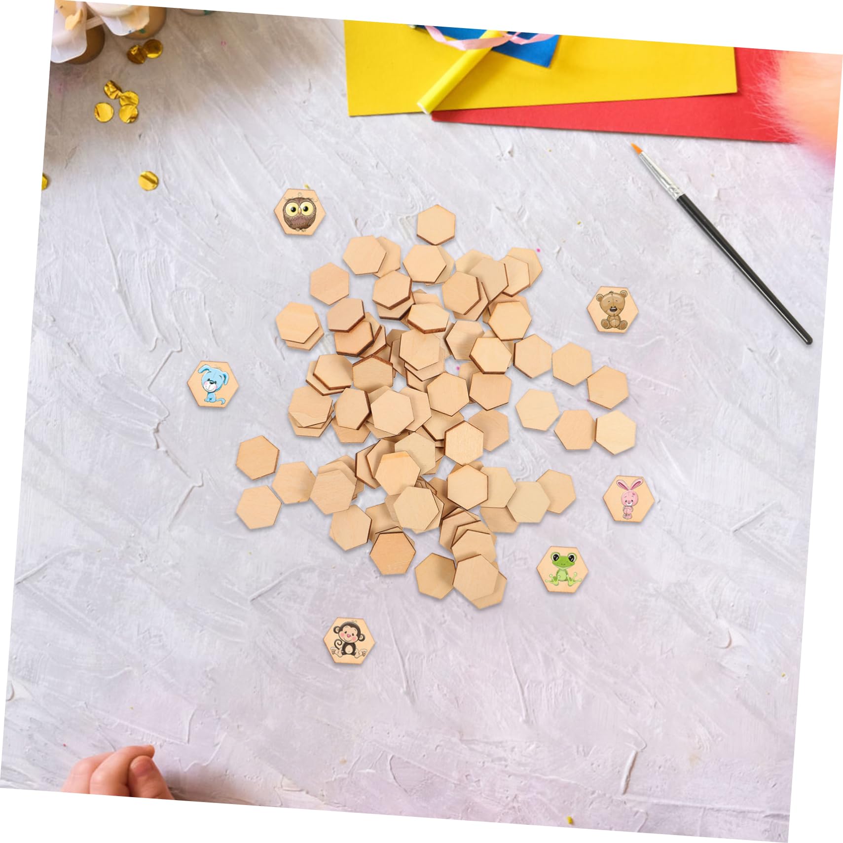 Hemobllo 100 Pezzi di Dischi in Legno Esagonali Beige, per Decorazioni Natalizie e Lavoretti Fai da Te, 20 MM, Stile Delicato