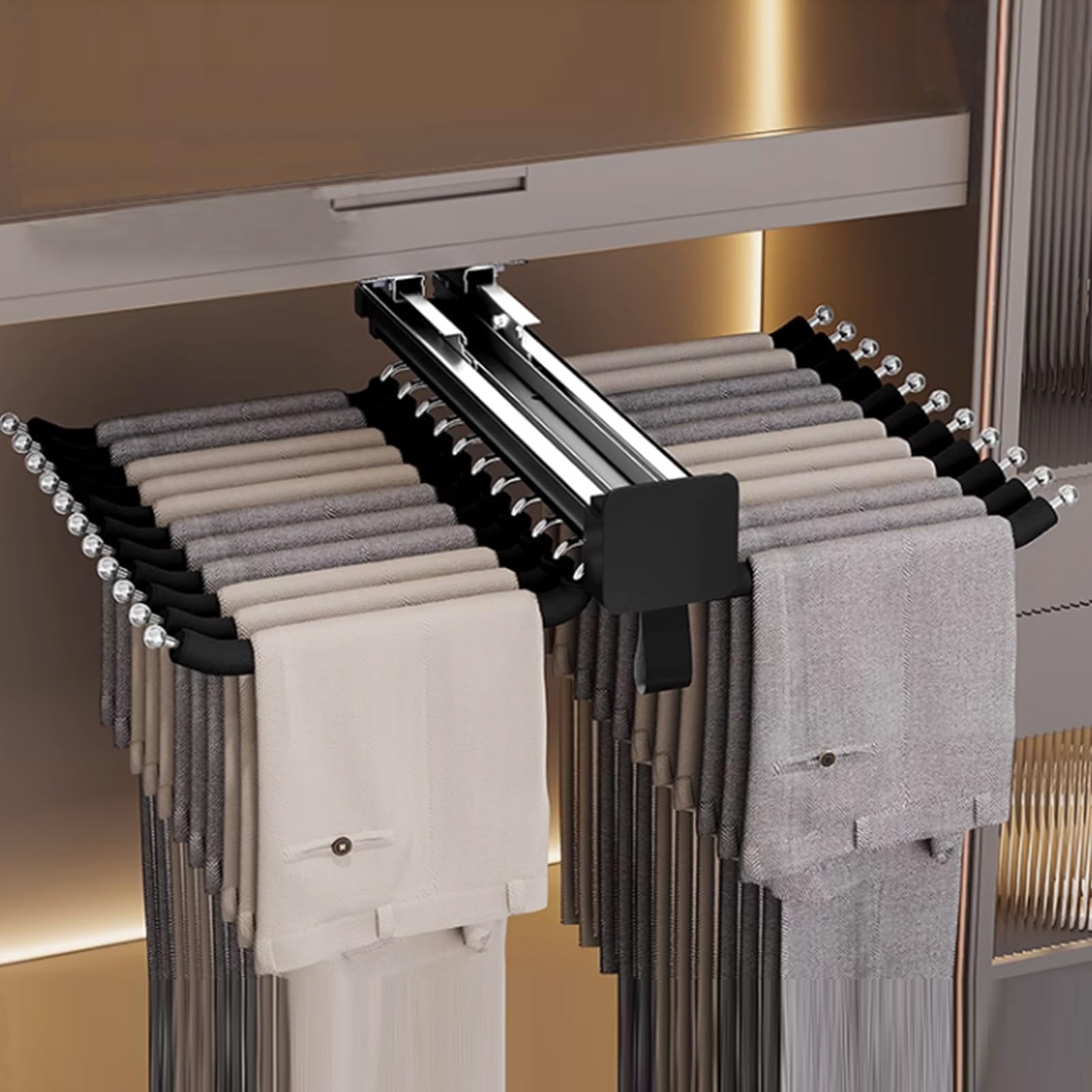 Penderie trop profonde ? Installez ce rail de garde-robe extensible de 40 kg