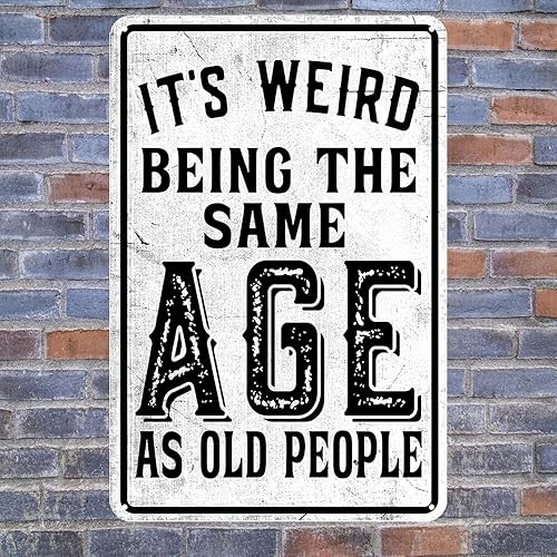 Miniatura 4 de Letrero de metal divertido con texto en inglés "It's Weird Being This Age As Old People", letreros sarcásticos, regalos para personas raras,