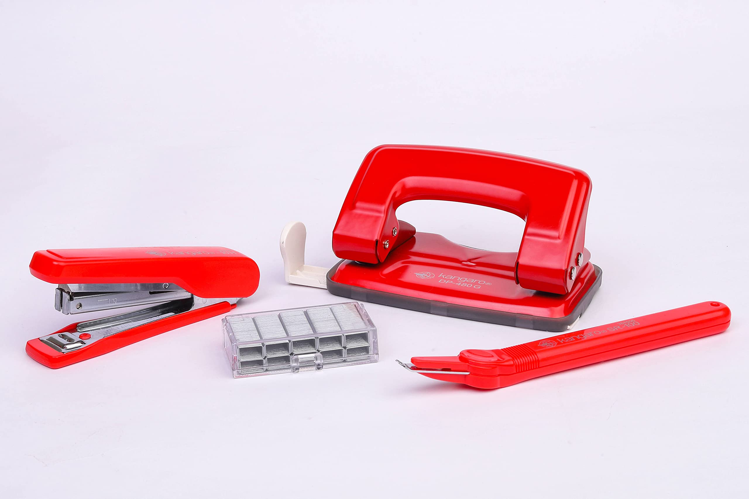 Kangaro Desk Essentials SS-10H Combo - Confezione regalo multiuso | Set regalo di cancelleria | Cucitrice, graffette, perforatrice e rimozione punti metallici | Rosso, confezione da 1 | Il colore può