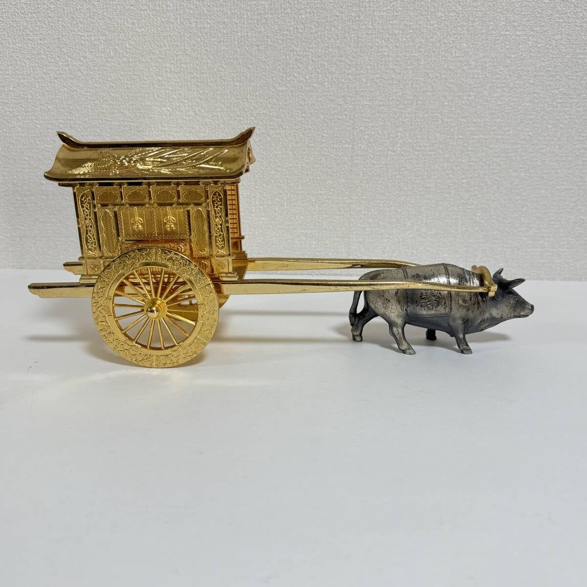 Amazon.co.jp: 天皇皇后両陛下 49年金婚式記念 牛車 黄金御所車 24KGP