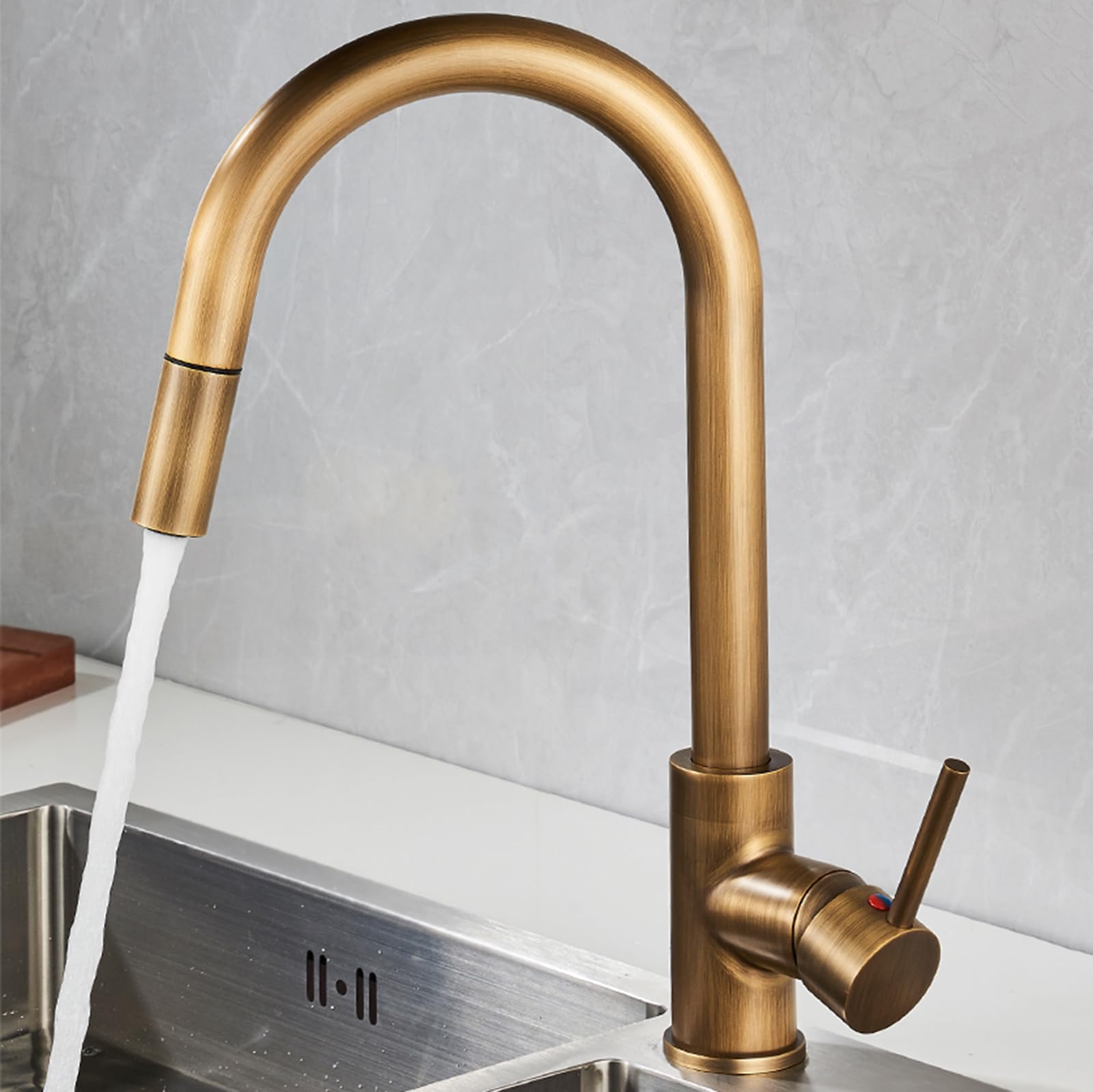 BiaoTeng Kitchen Sink Mixer Tap with Pull Out Spray Retro Single Hole Hot and Cold 360 Kitchen Sink Mixer Taps Pull Out Spout Spray Antique