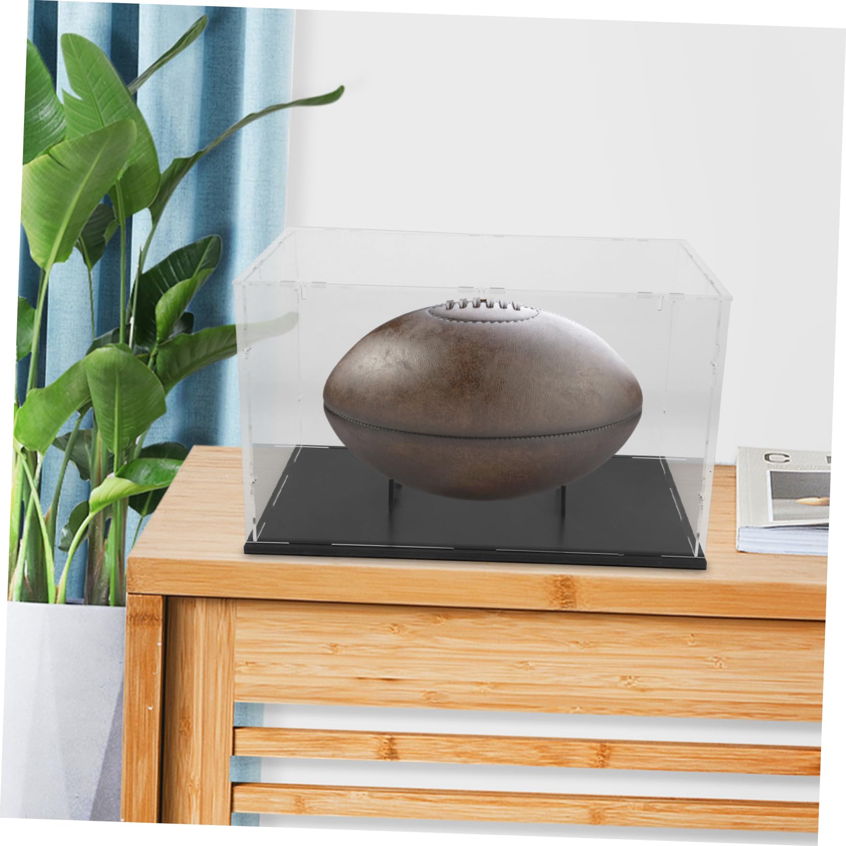 ULTECHNOVO Vitrina de Acrílico Transparente para Balón de Rugby y Béisbol con Diseño Ahorrador de Espacio y Soporte Desmontable para Almacenamiento en Casa