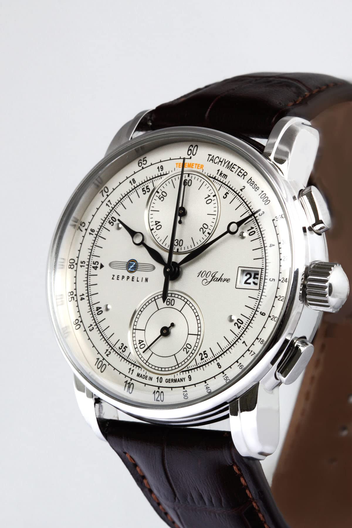 Zeppelin Herrenuhr mit Lederband Serie 100 Jahre ED. 1 Chronograph Datum 8670-1