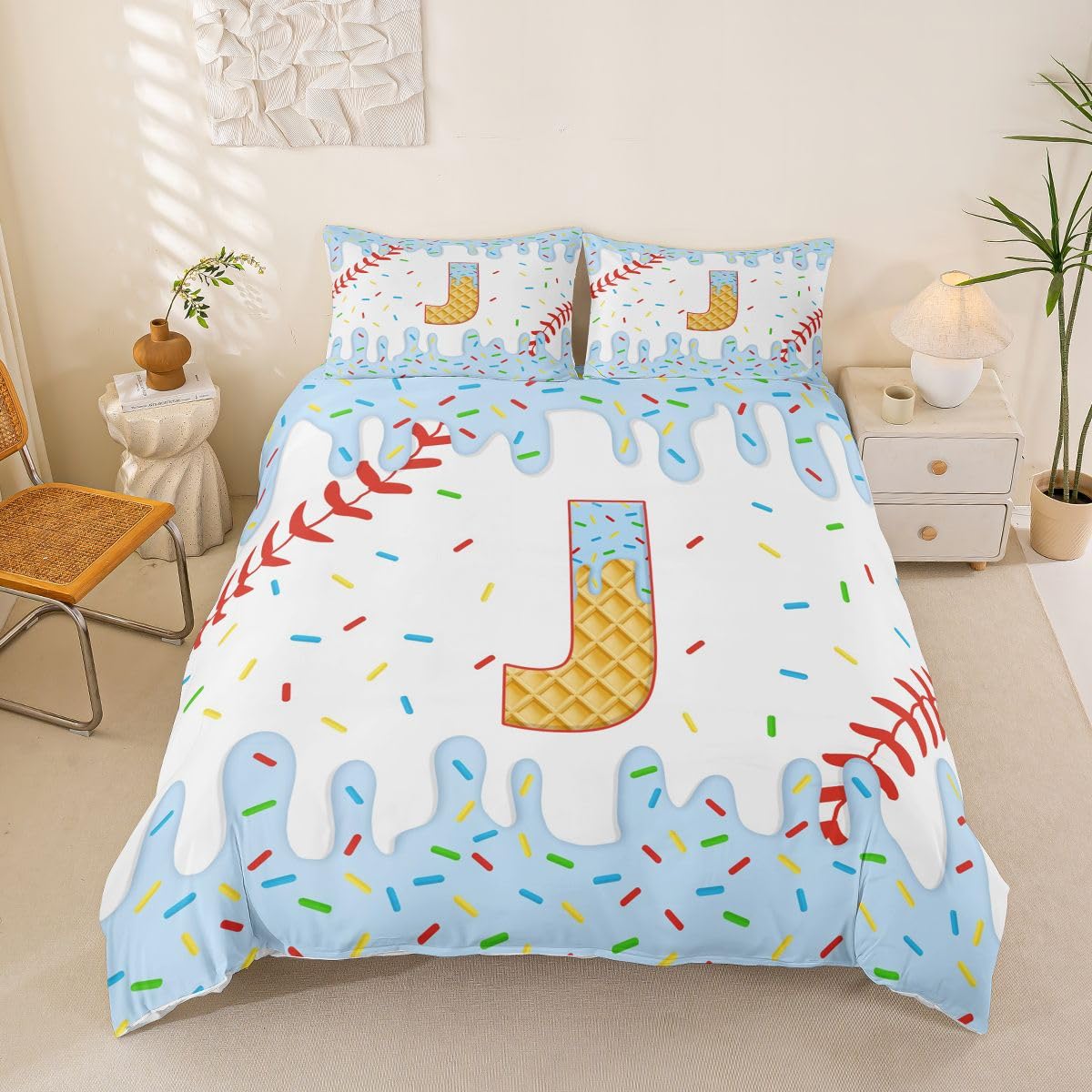 Housse de couette 240 x 260 baseball avec initiale J personnalisée pour lit enfant bleu glace.