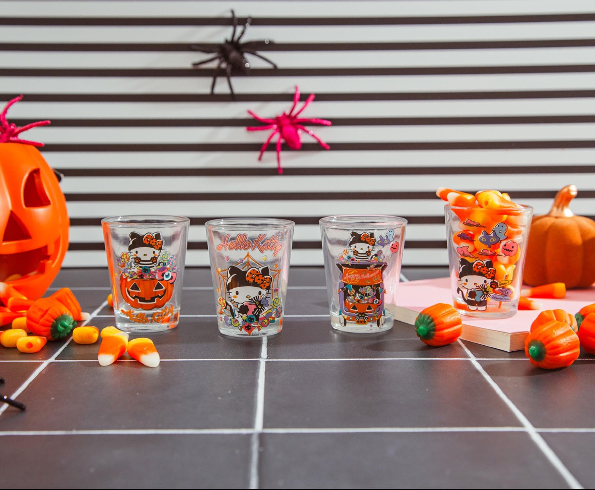 Amazon | サンリオ ハローキティ ハロウィン 2オンス ミニウイスキー