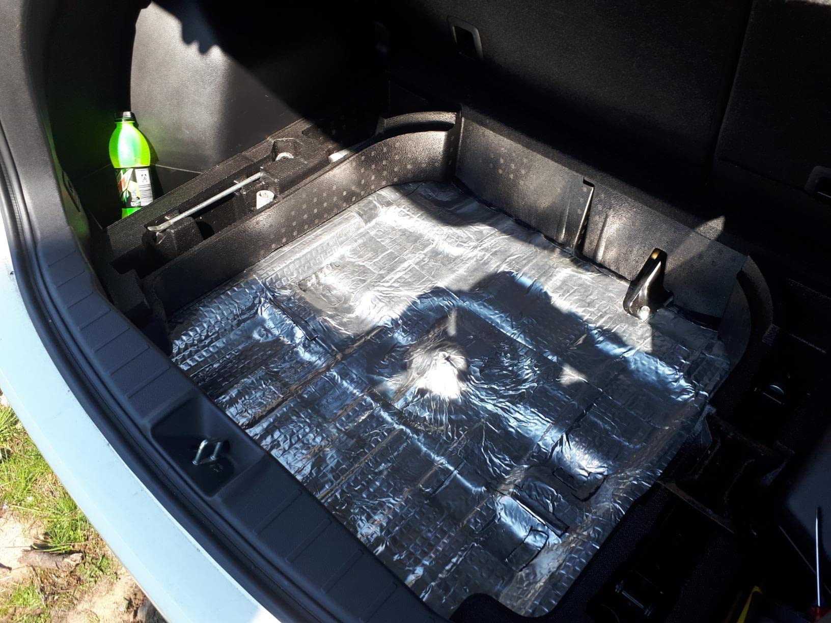 Tappetino isolante in alluminio butilico, 50 x 400 cm, autoadesivo, anti-rumore, isolamento del veicolo, 2 mm, isolamento acustico per auto, protezione dal rumore in gomma butilica