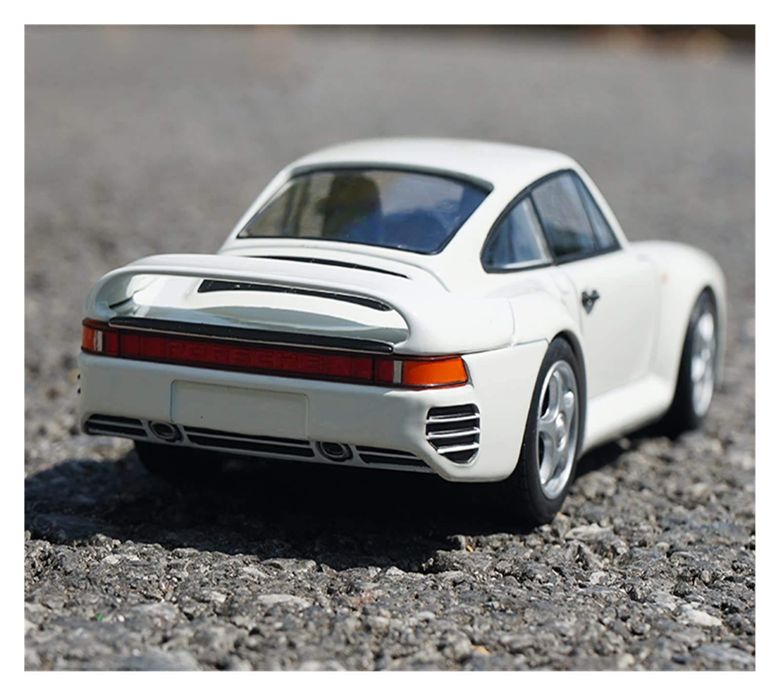 Revell Porsche 959 1:24 ダイキャスト Amazon.co.jp: ミニカー スケールモデルカー 1:24 ポルシェ 959