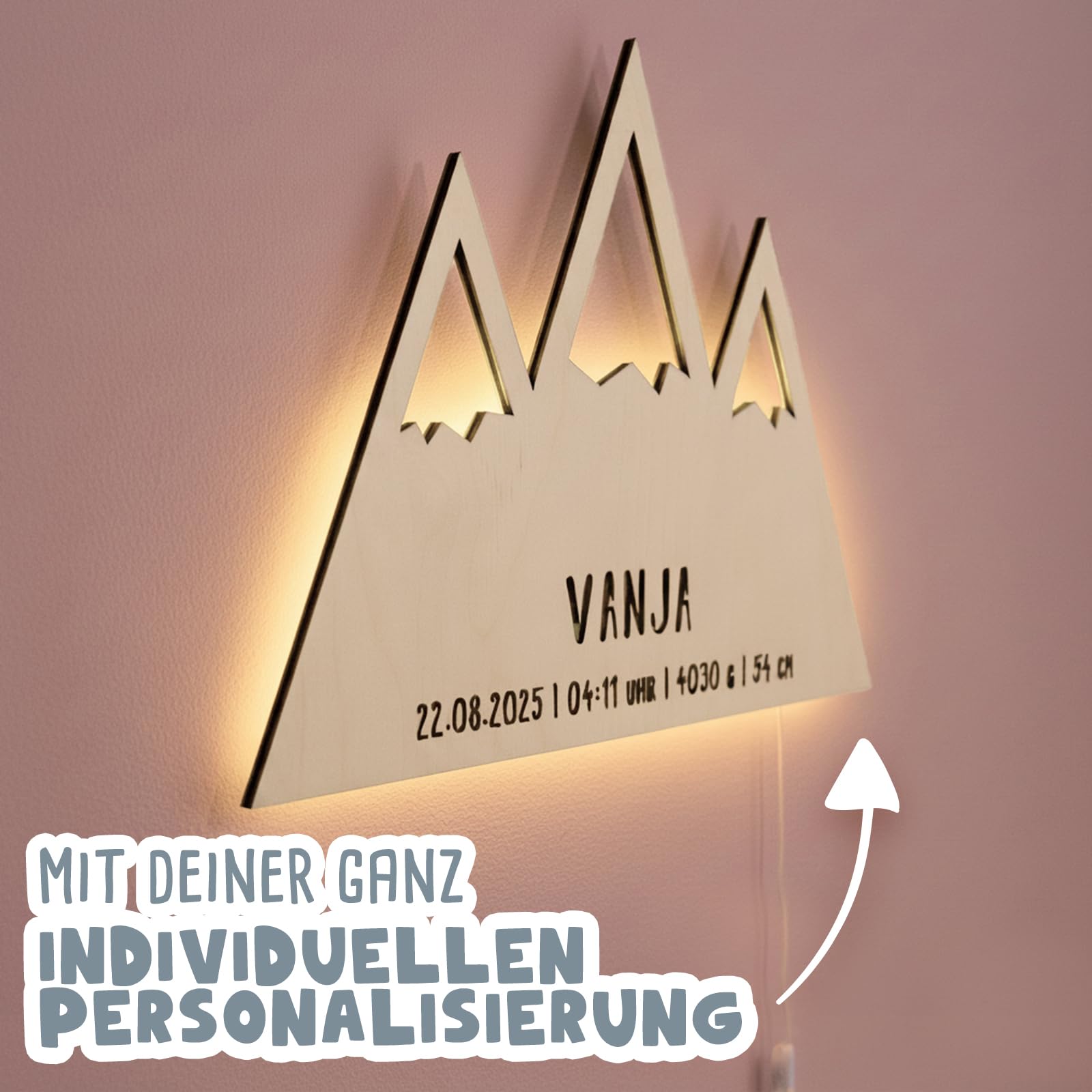 hellomini Personalisierbares LED-Nachtlicht mit Name für Kinder & Babys | Holz-Wandlampe | Schlummerlicht mit Motivwahl – Geschenk zur Geburt & Taufe (Bela die Bergwelt)