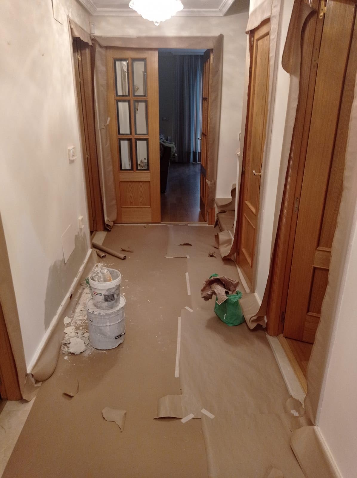 BOBINA ROLLO PAPEL RECICLADO CUBRE SUELOS PROTECTOR SUELOS,EMBALAJE Y RELLENO 90CM X 45METROS, USADO POR PROFESIONALES (Economico 65 GR)