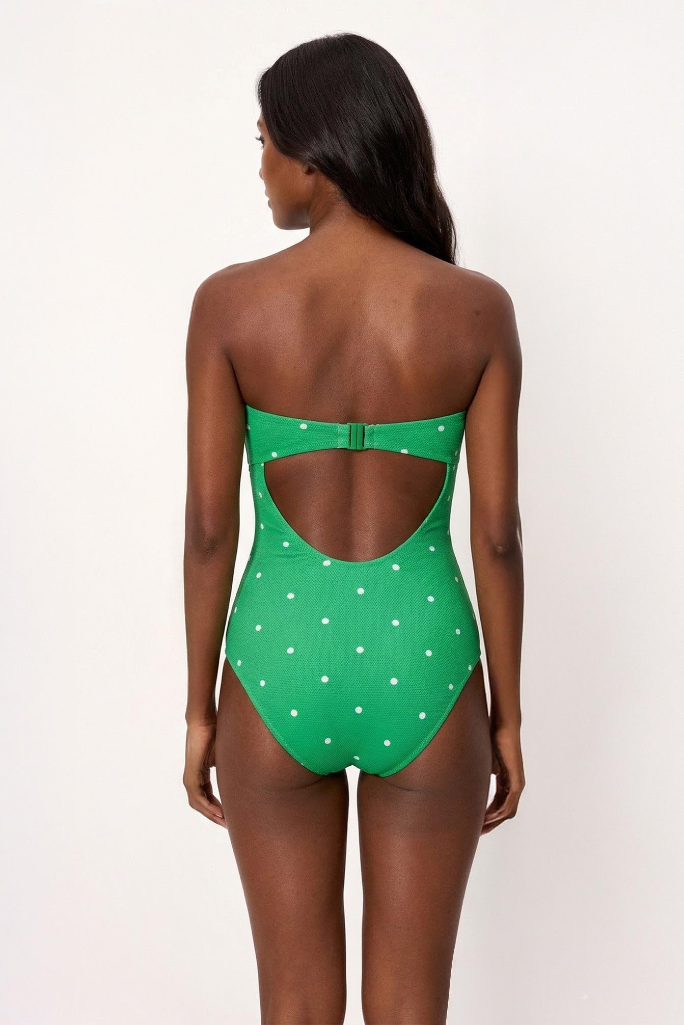 YSABEL MORA. Bañador Moldeador Bandeau con Aro Piqué Lunares. Compresión Ligera En Abdomen para Silueta Estilizada. Copa B con Relleno para Mayor Sujeción Y Cobertura Colección Lime.