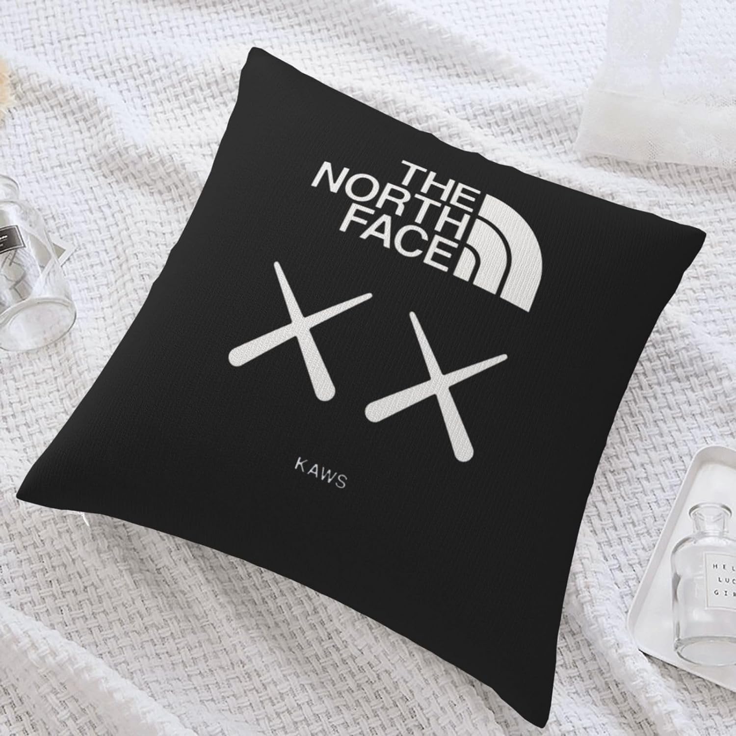 Amazon｜Kaws 枕カバー 60×60cm ピローケース 防ダニ 抗菌 防臭 肌に