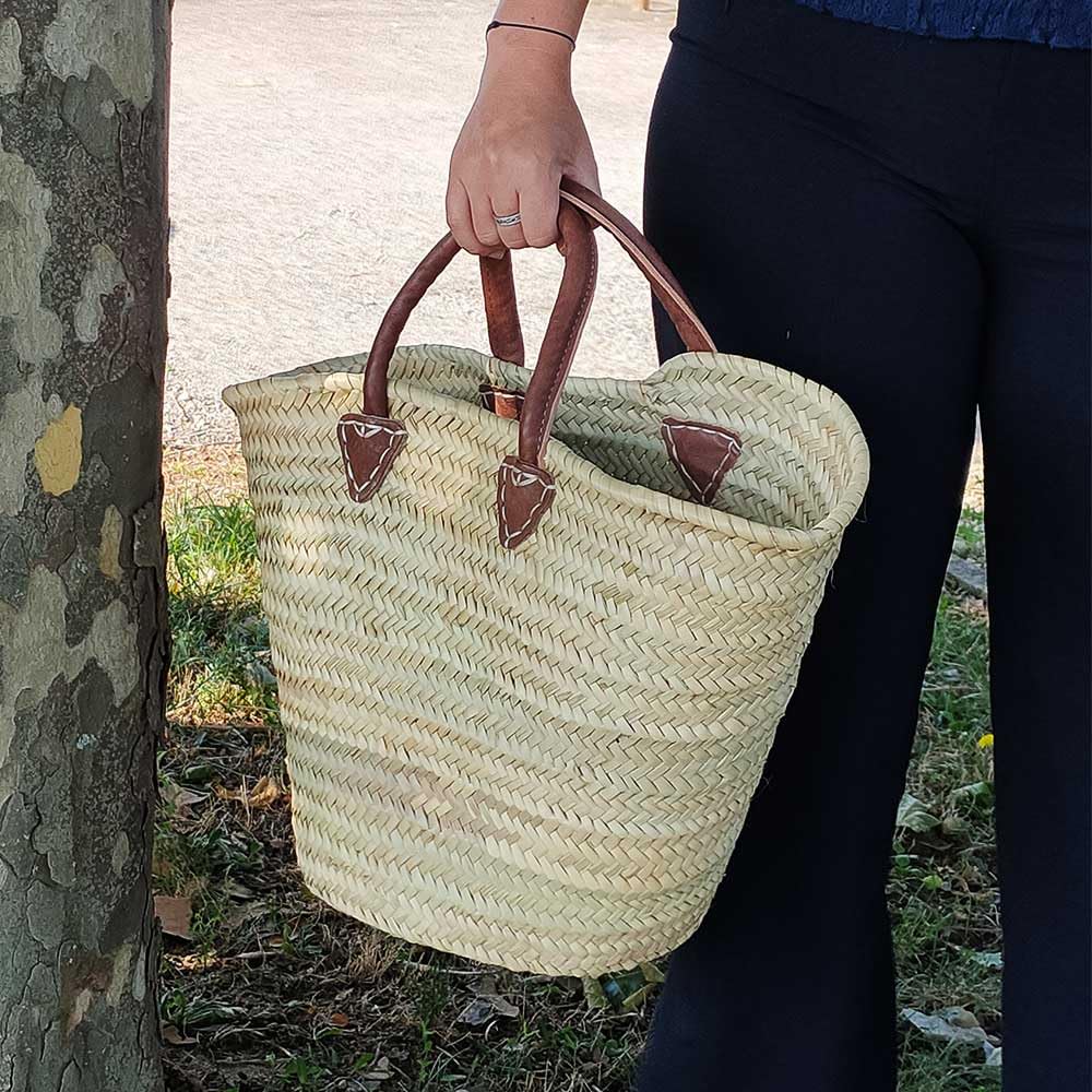 Cestino da spiaggia artigianale in foglie di palma naturale, borsa polivalente intrecciata a mano con manici in vero cuoio, stile chic e disinvolto ideale per la stagione estiva