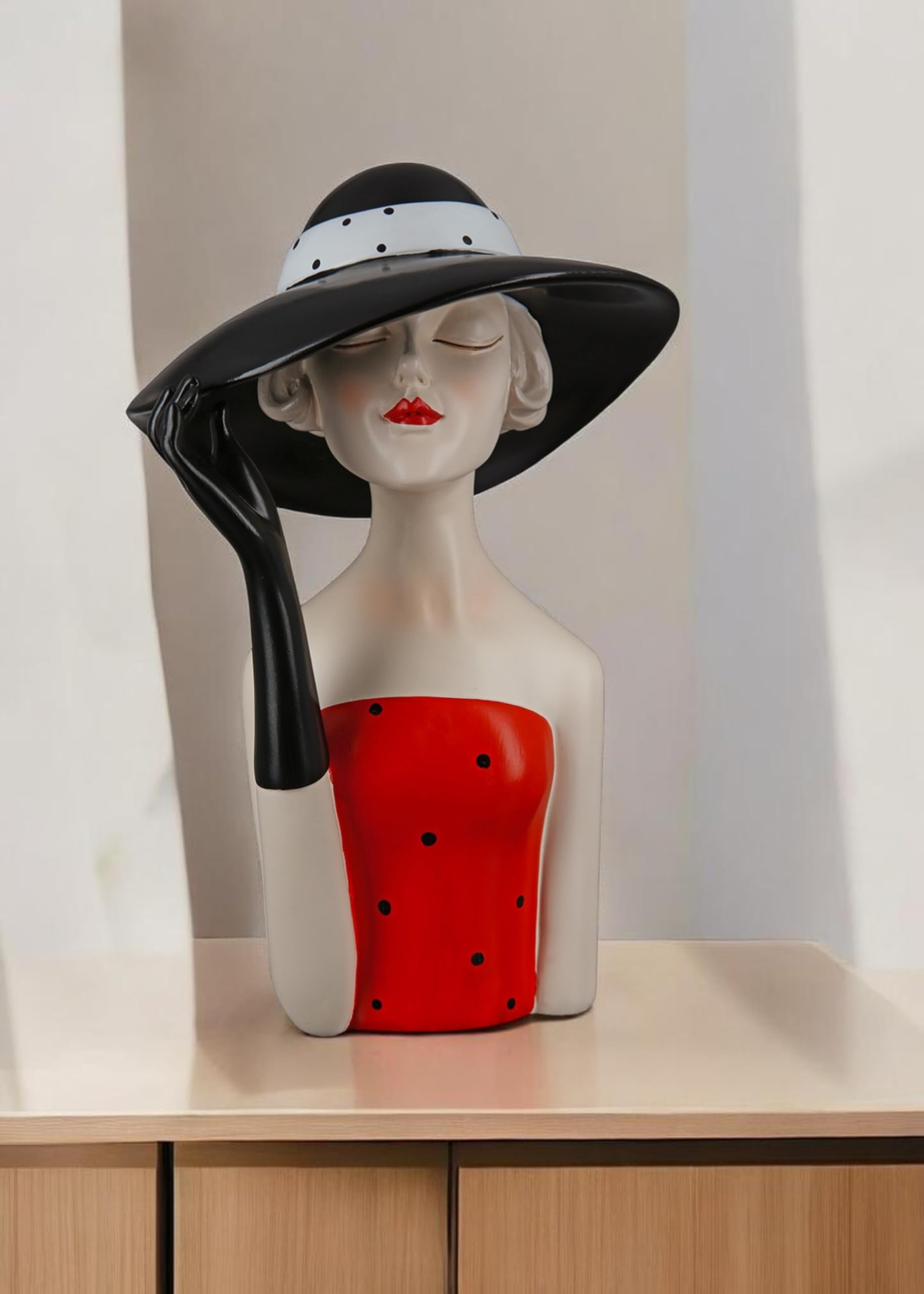 GILDE Dekofigur Frau Lady mit schwarzem Hut Kunstharz rot schwarz 29,5 cm