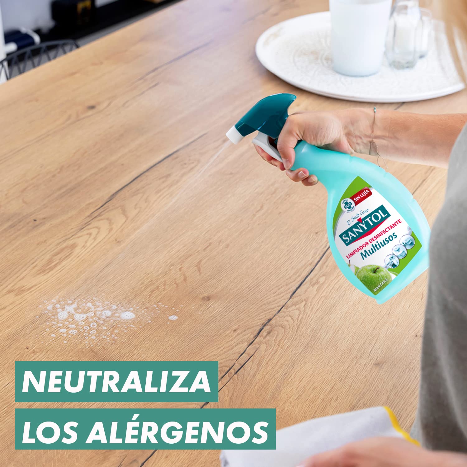 Sanytol - Limpiador Desinfectante Multiusos Manzana, Elimina el 99,9% de Gérmenes, Eficaz contra Bacterias, Hongos y Virus, Sin Lejía, No Mancha Textiles, Testado Dermatológicamente - 4 x 750 ml