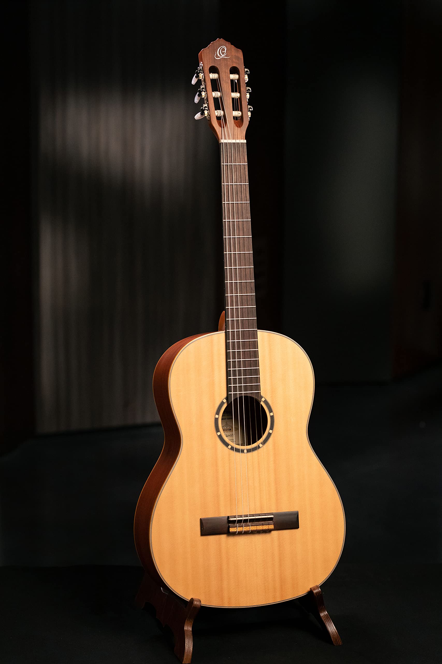 Ortega Guitars Chitarra Concerto Slim Neck Full Size - Serie Family - include Gig Bag - top in mogano/abete (R121SN)