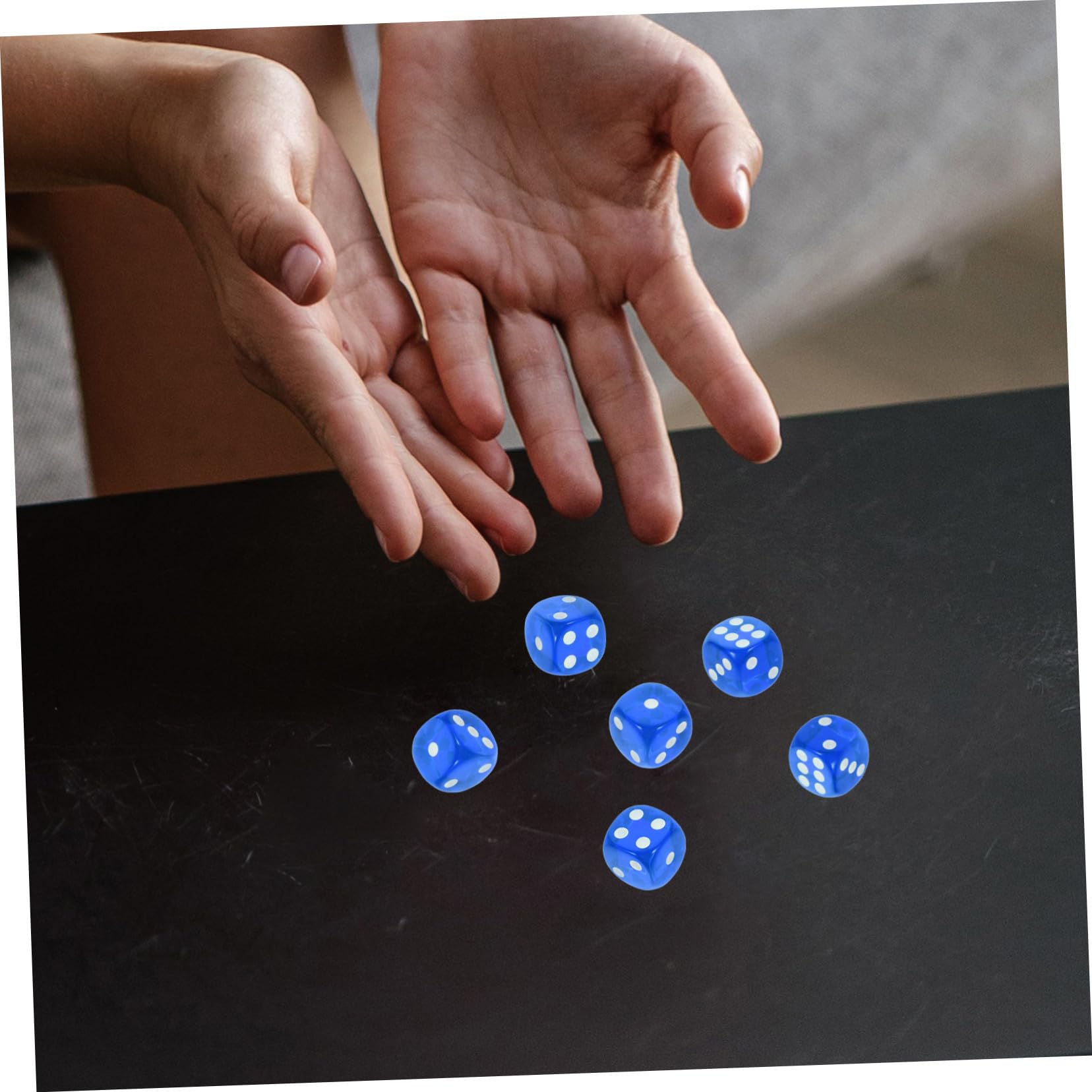 100 Pièces Dés Acrylique Colorés Arrondies Accessoires de Jeu de Société Portable pour Fête et Jeux de Table