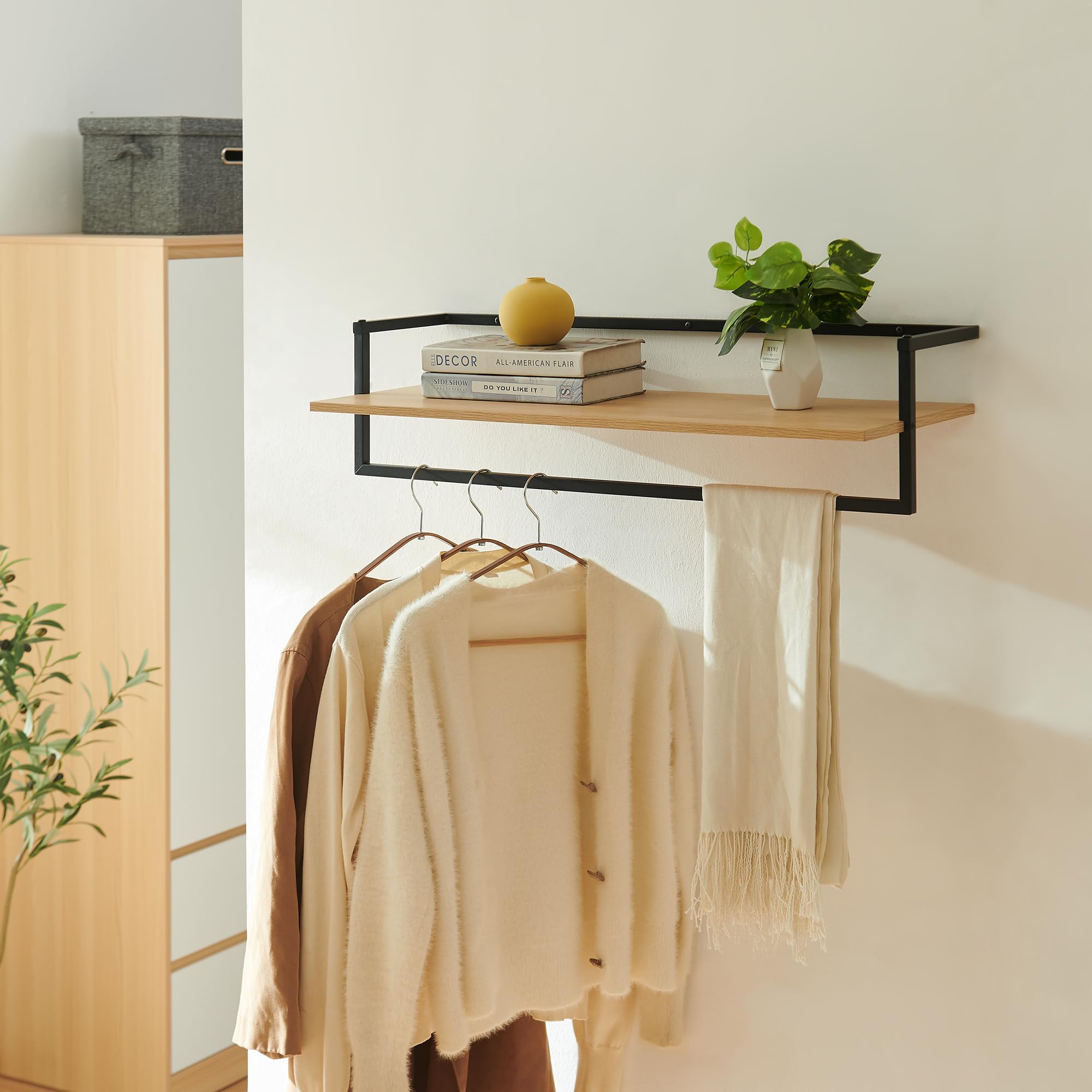 [en.casa] Perchero Pared con Estante Diseño Industrial para Entrada Oficina Colgador para Sombreros Chaquetas Bolsos Aglomerado Acero 80 x 30 x 20 cm - Efecto Madera/Negro