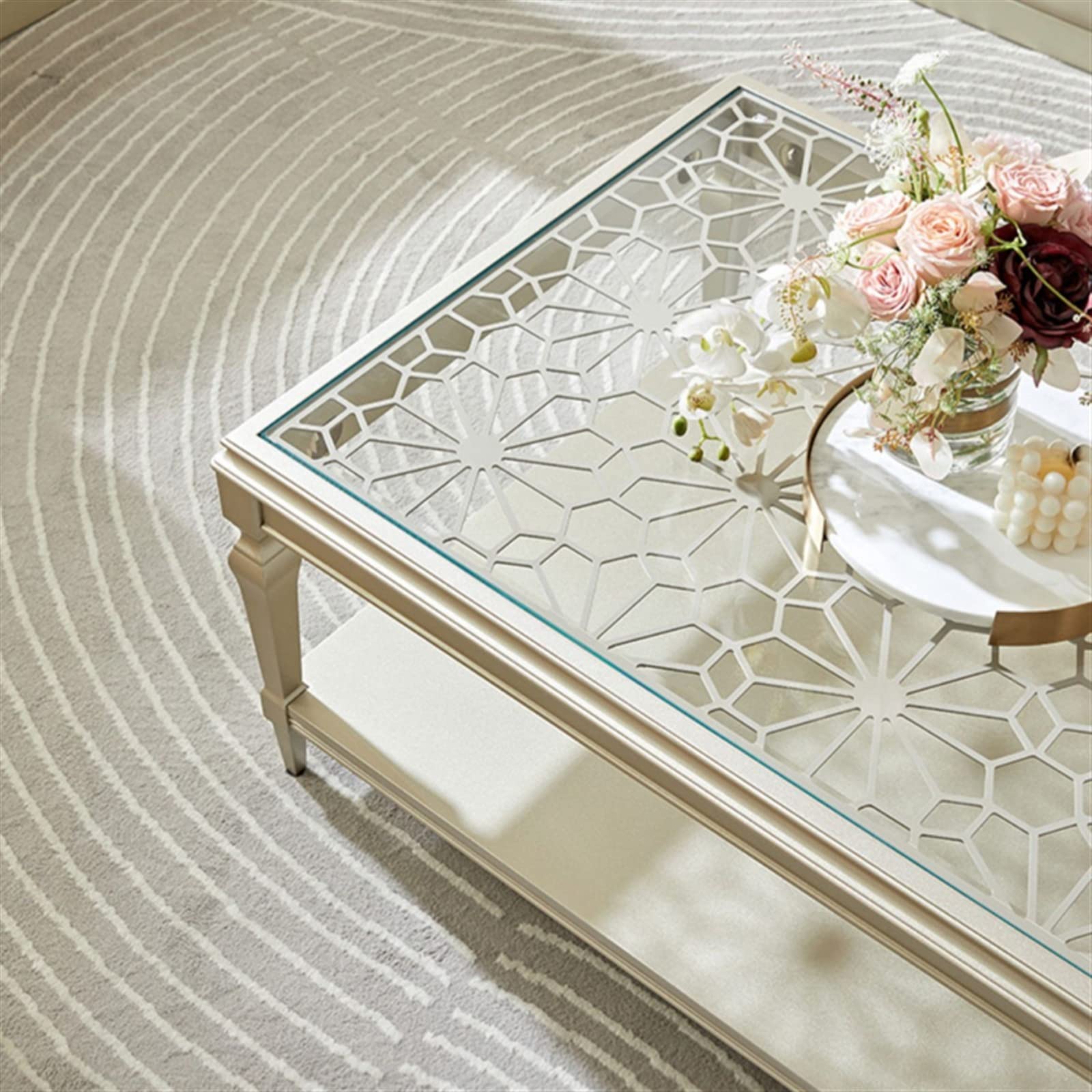 Mesa de centro moderna y sencilla mesa de centro con tallado hueco y parte superior de cristal, sofá rectangular de lujo de 47.2 pulgadas con estante abierto para sala de estar