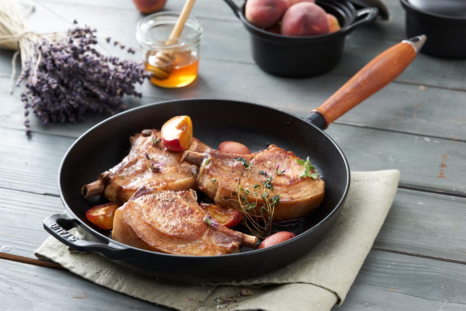 staub Vintage Frying Pan 40508-297 Vintage Frying Pan With Wooden Handle 9.4 inches (24 cm) Cast Iron Skillet Frying Pan IH Compatible
