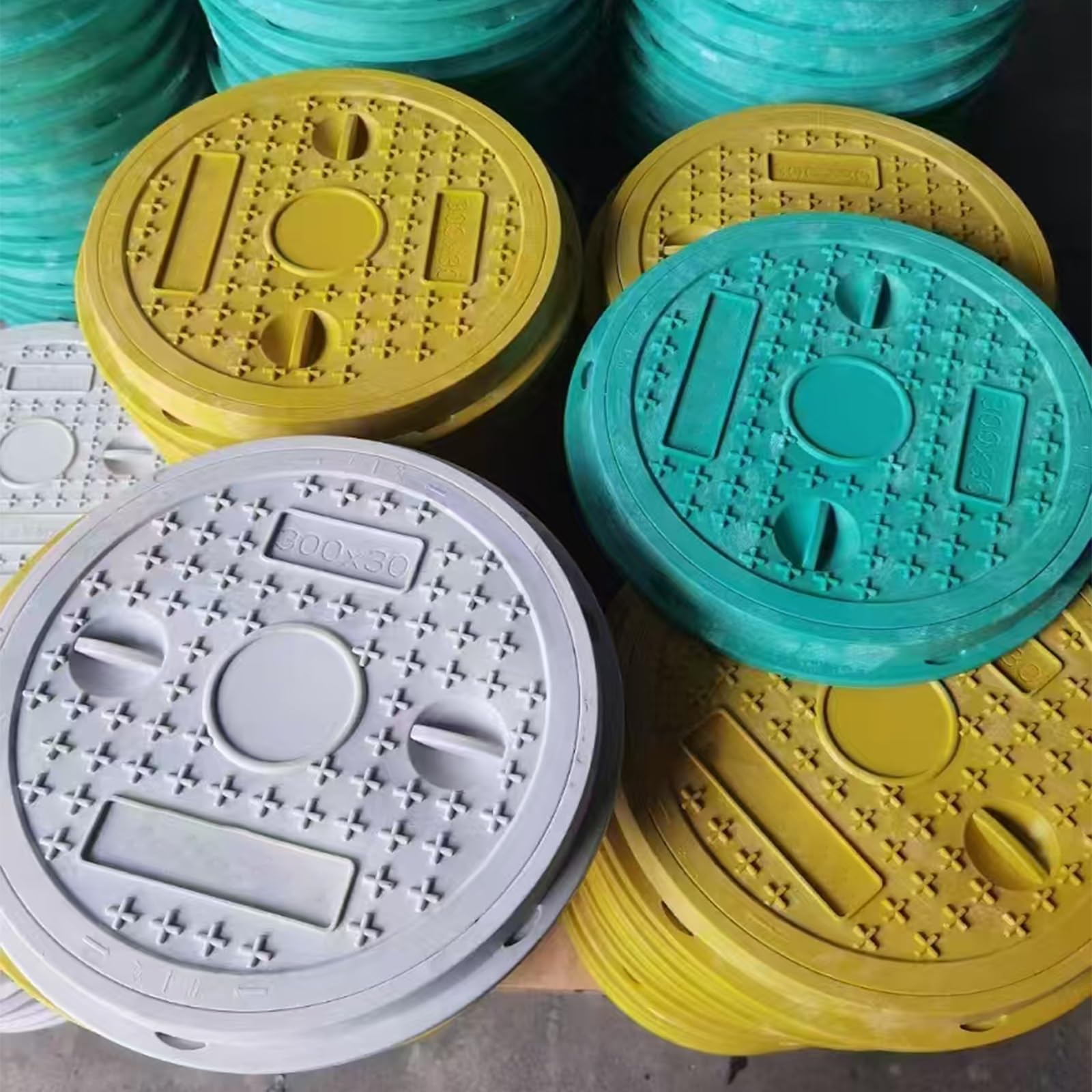 Couvercle de Regard Rond avec Cadre, Couvercle Fosse Septique Plastique avec Base, Plaque d'Égout Antidérapant pour Jardin, Terrasse(Green)