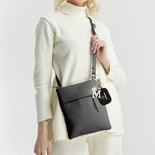 Miniatura 7 de Funda compatible con AirPods Pro 2 2022, funda de silicona suave con patrón de corazón dorado para AirPods Pro de 2 generación con llavero de letra