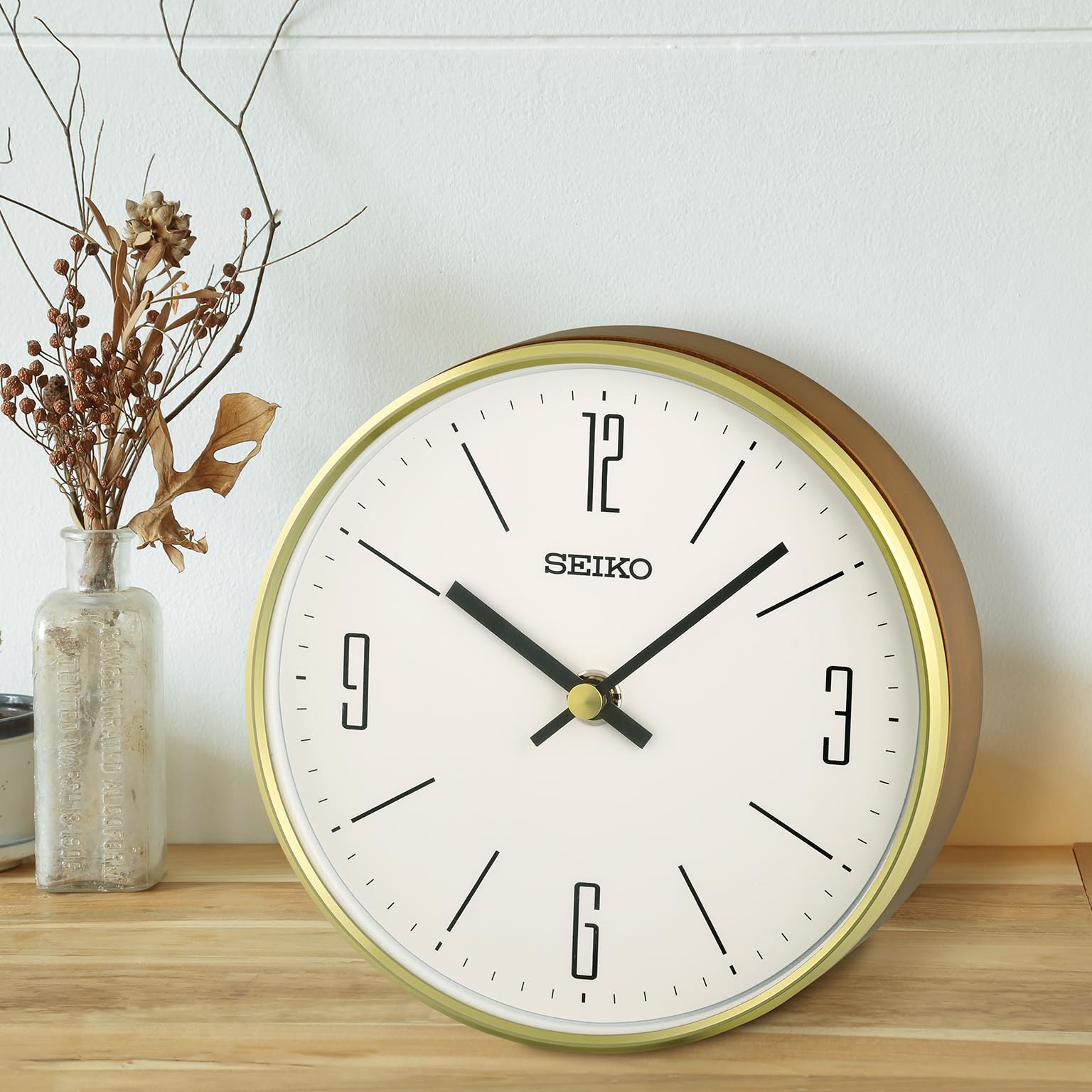 Amazon.com: SEIKO QXG158GLH Round Wood Case Desk/Table Clock, Gold