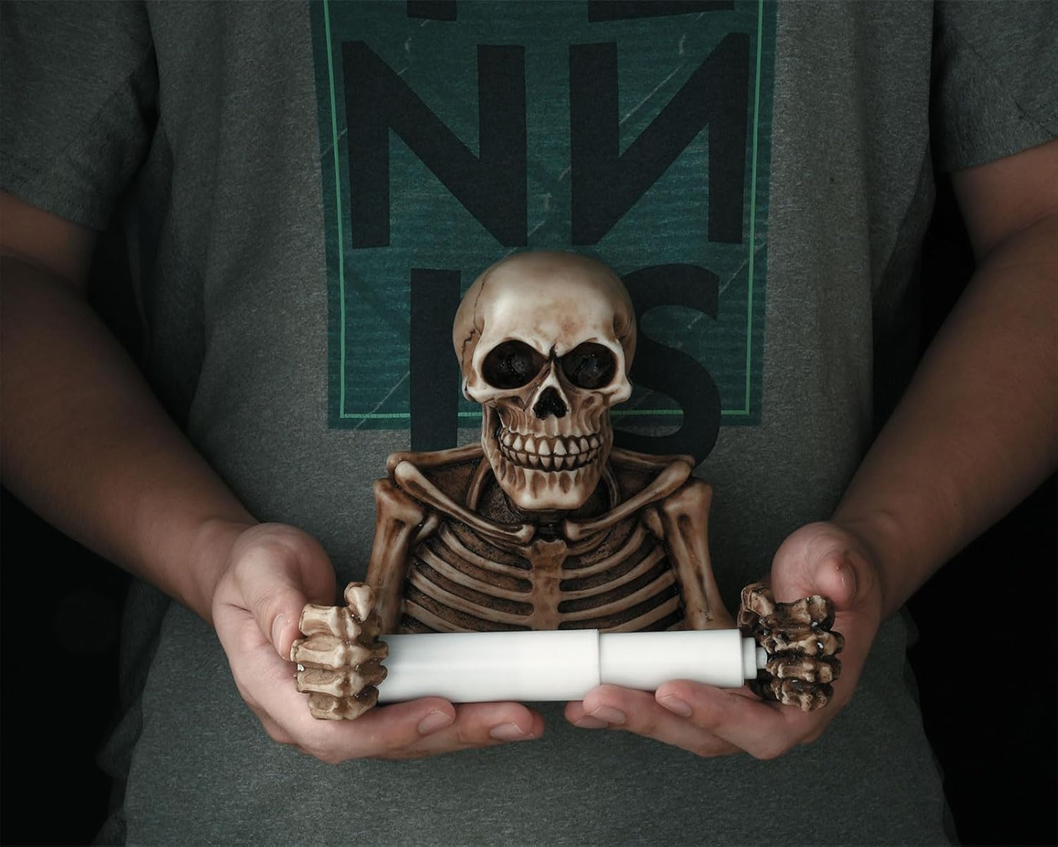 DS. DISTINCTIVE STYLE Skull Toilet Paper Holder and 40 Pieces Mini Skeleton Head Figurines, Crafts and Halloween Decoration