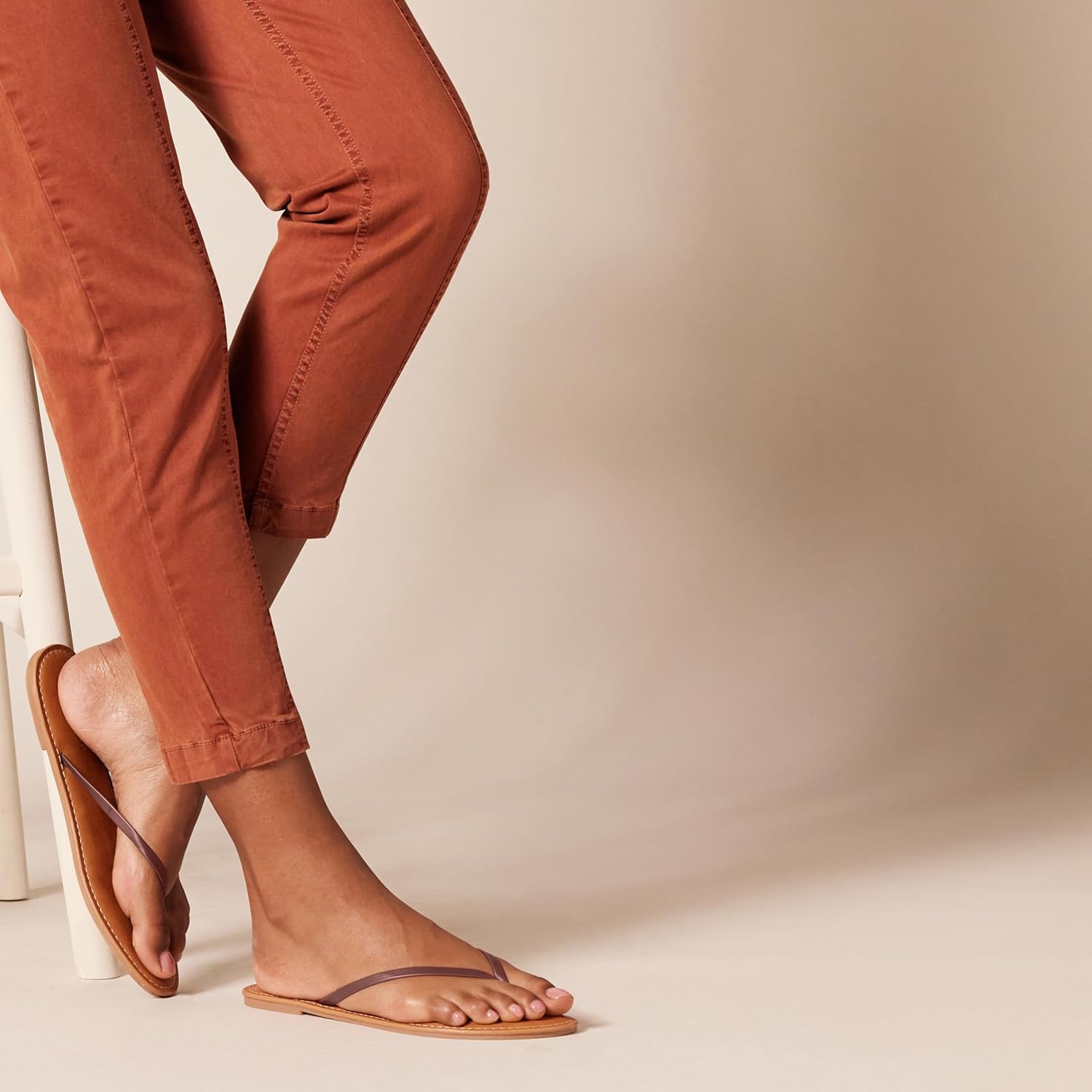 Amazon Essentials Women's Thong Sandal 7 Brown