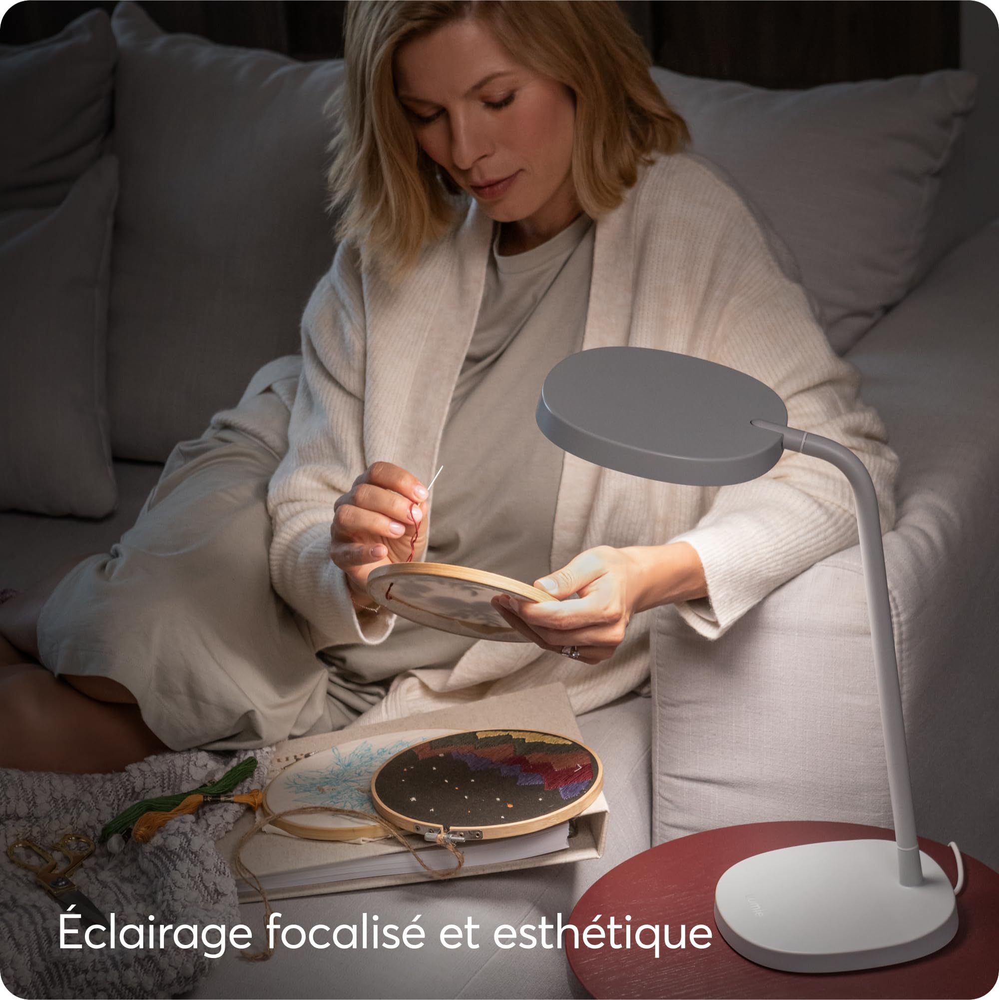 Lumie Task Lampe LED Luminothérapie Bureau, Blanc Brume | Bras entièrement réglable pour un positionnement parfait; améliore humeur & énergie avec LED 10 000 lux