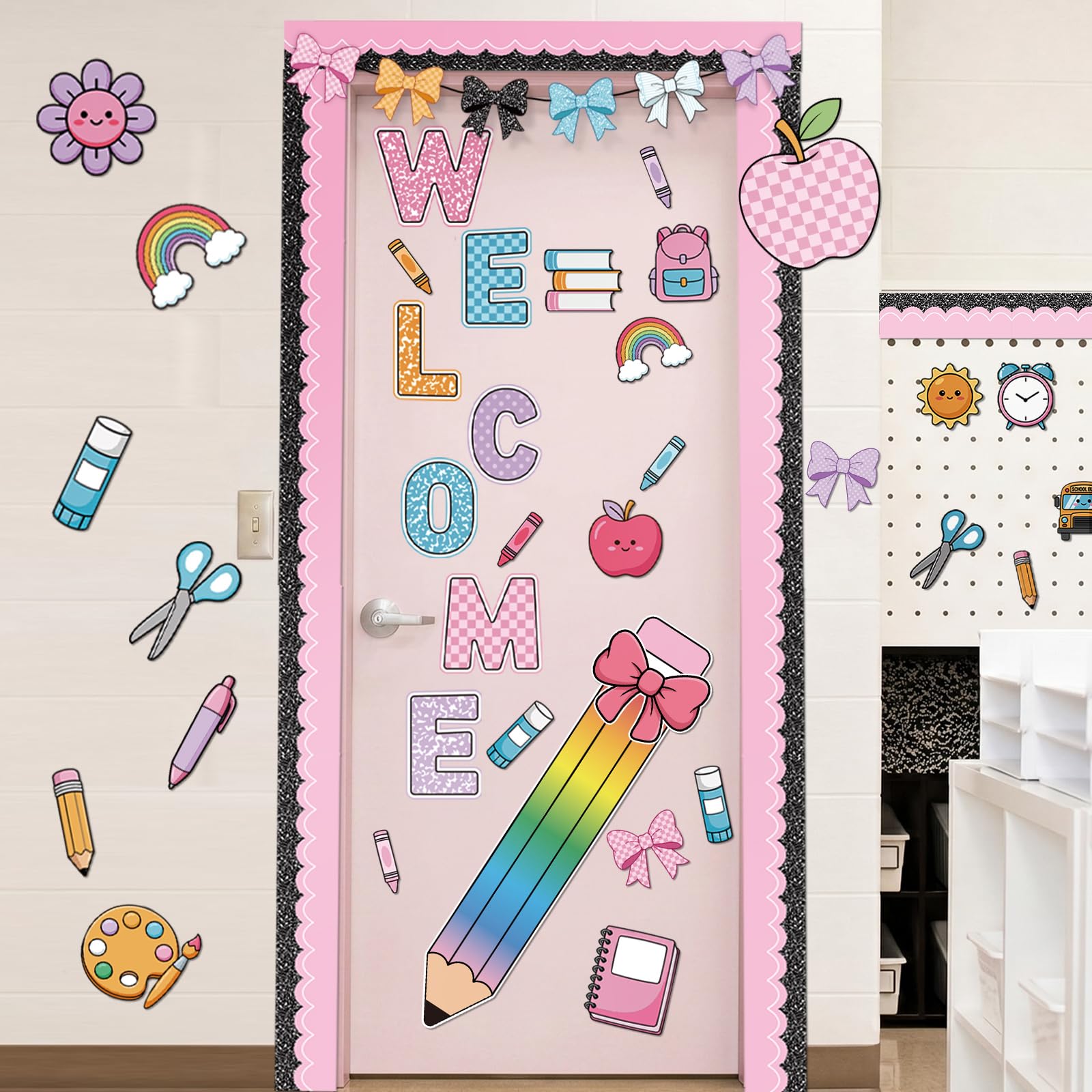 Décoration porte classe rentrée scolaire avec découpes et ruban