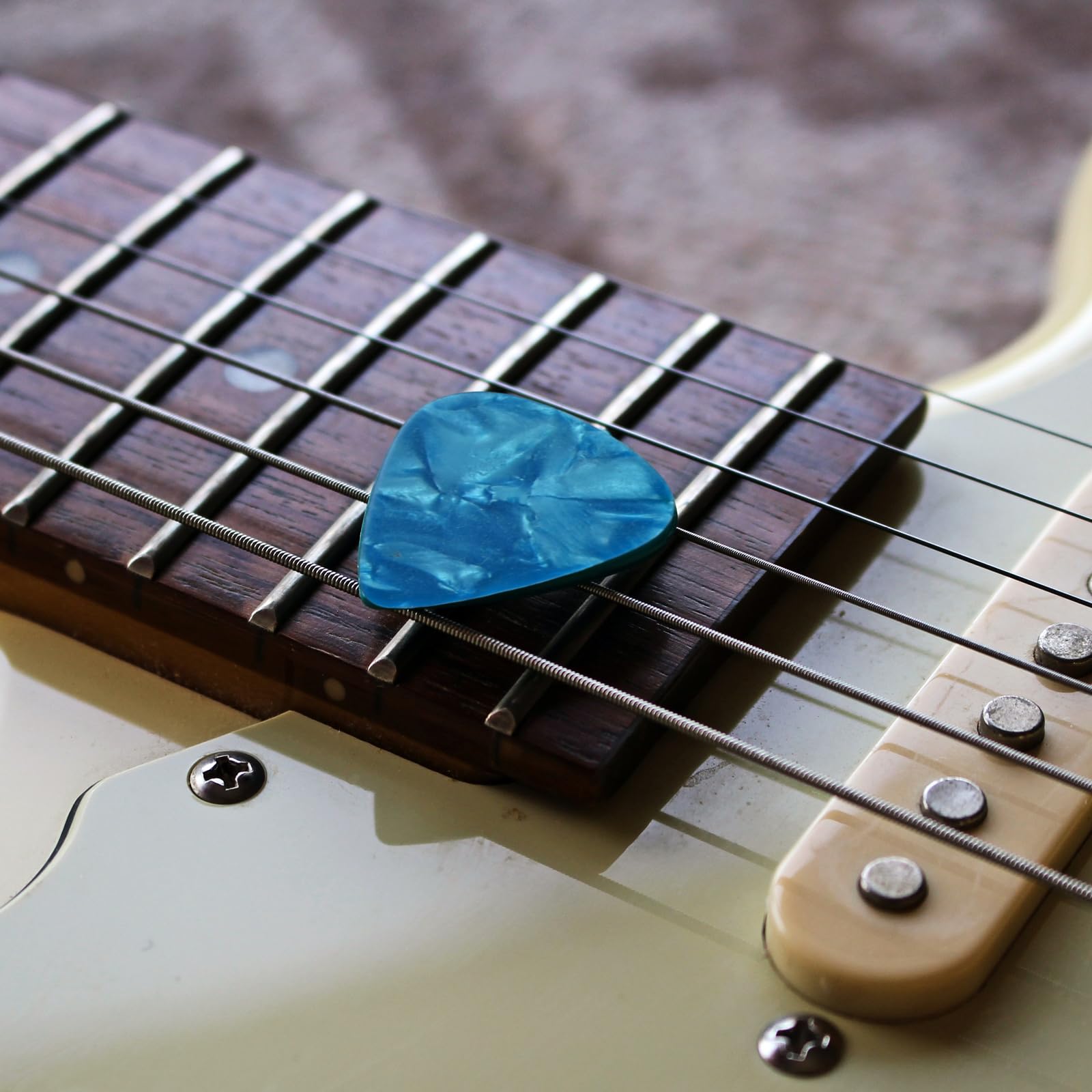 Ensemble Premium 12 Médiators Guitare Avec Boîte En Noyer Naturel - 3 Épaisseurs Pour Tous Les Styles