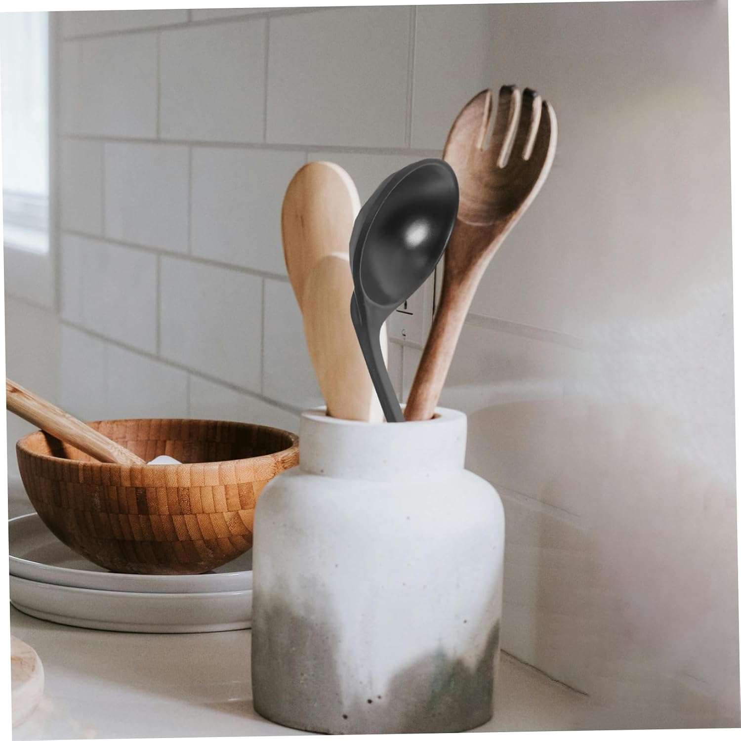 VICASKY 2pcs Large Soup Ladle with Comfortable Grip Black Plastic Chinese Ramen Spoon for Serving Chili Stew Gravy Wontons and Hotpot at Family Dinners and Banquets