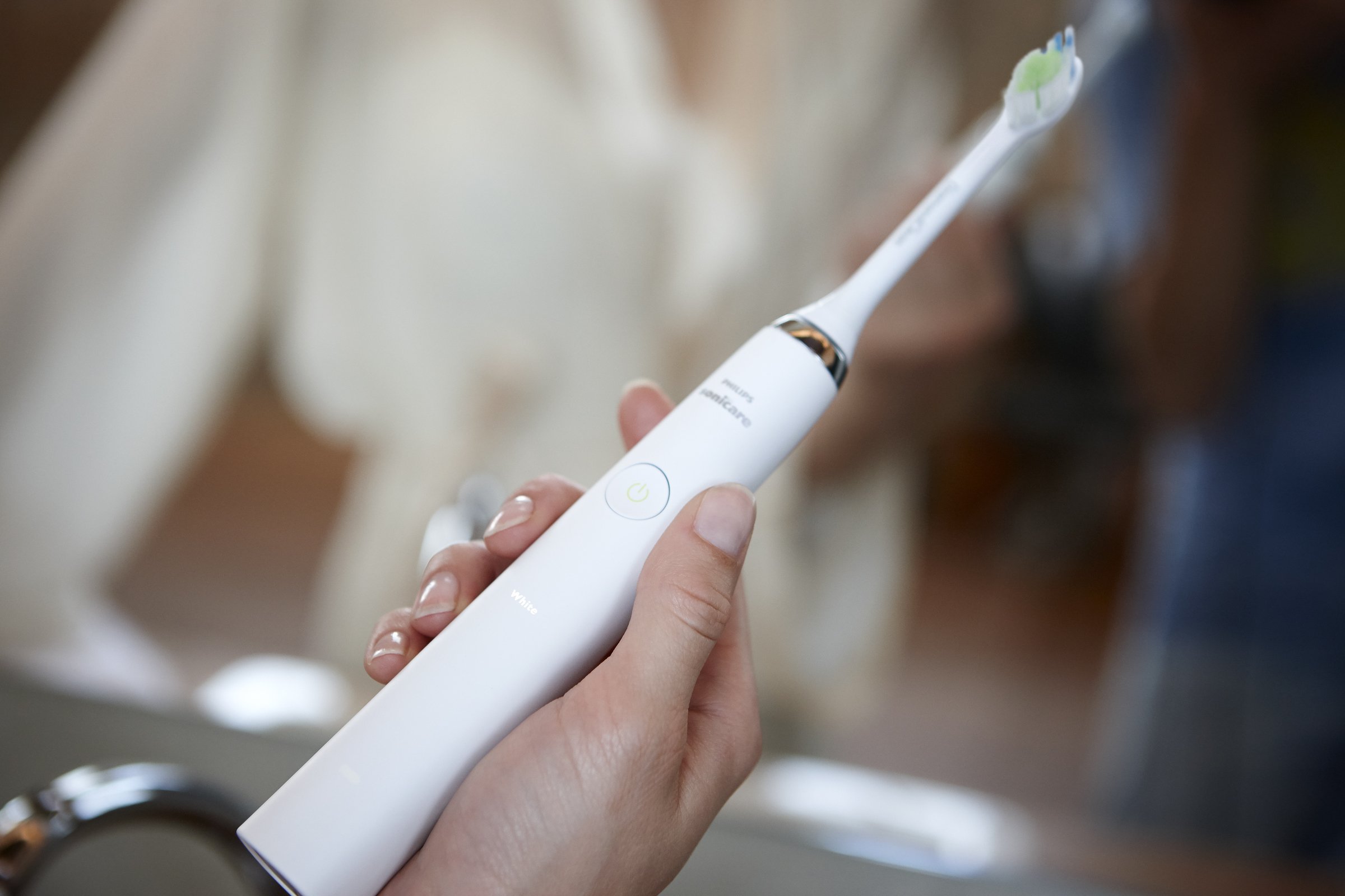 Philips HX9332/04 Sonicare DiamondClean, Spazzolino Sonic Ricaricabile [Importato da Unione Europea]